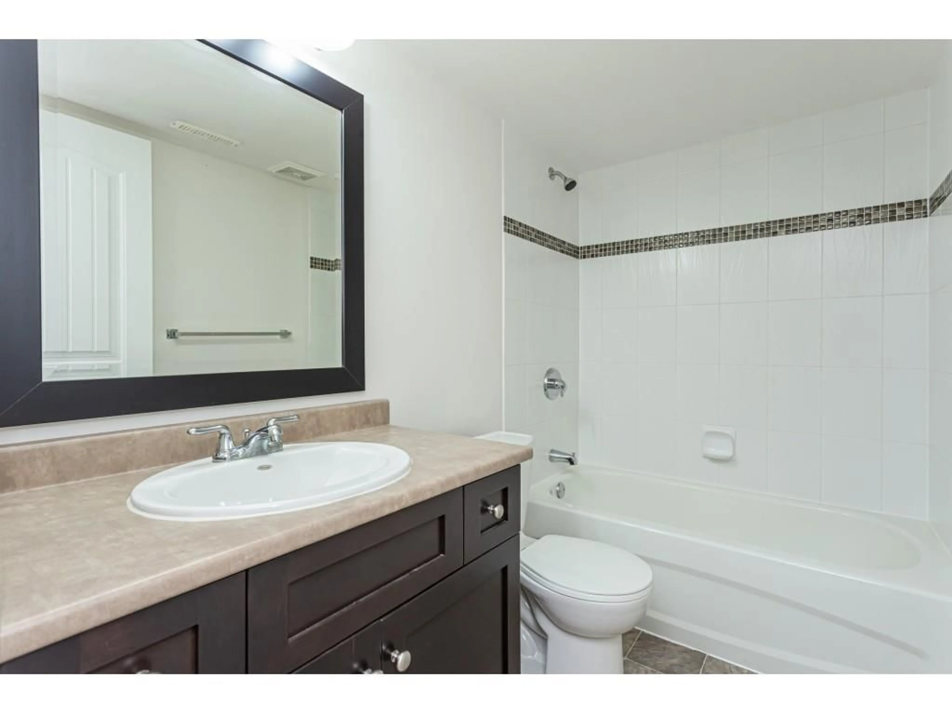 Standard bathroom, ceramic/tile floor for 6100 163B STREET, Surrey British Columbia V3S3W2