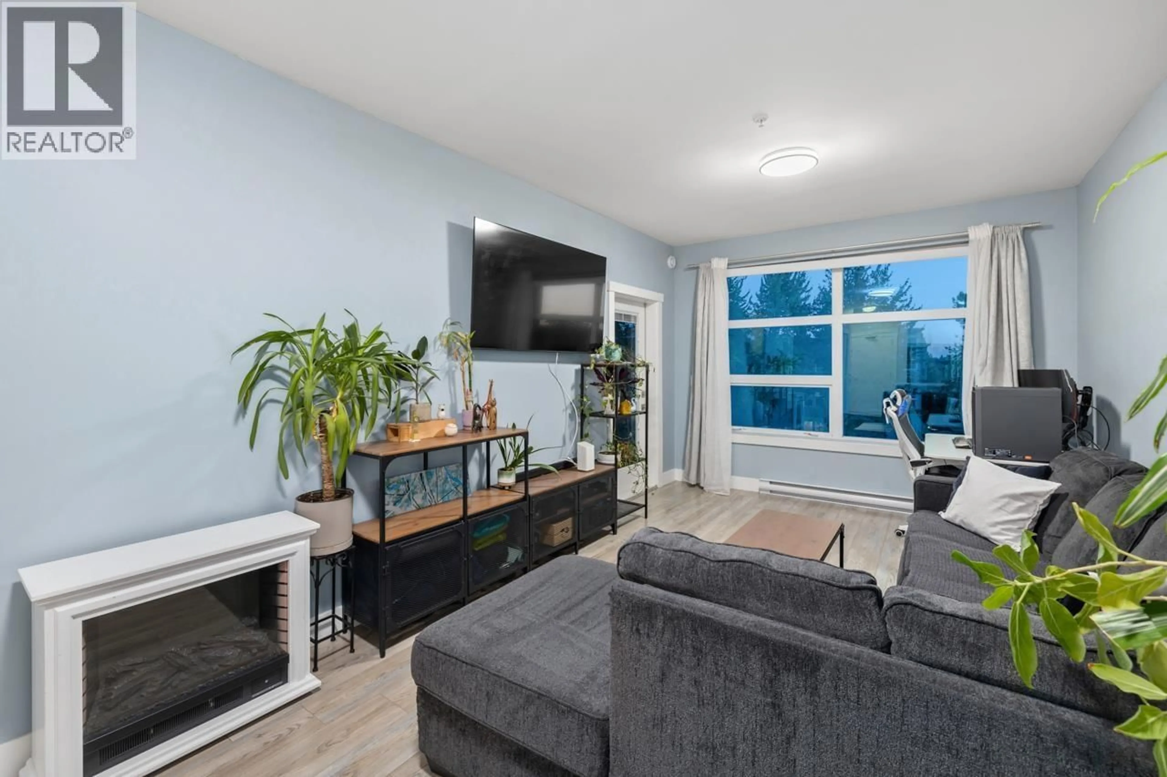 Living room with furniture, unknown for 306 - 22577 ROYAL CRESCENT, Maple Ridge British Columbia V2X2M2