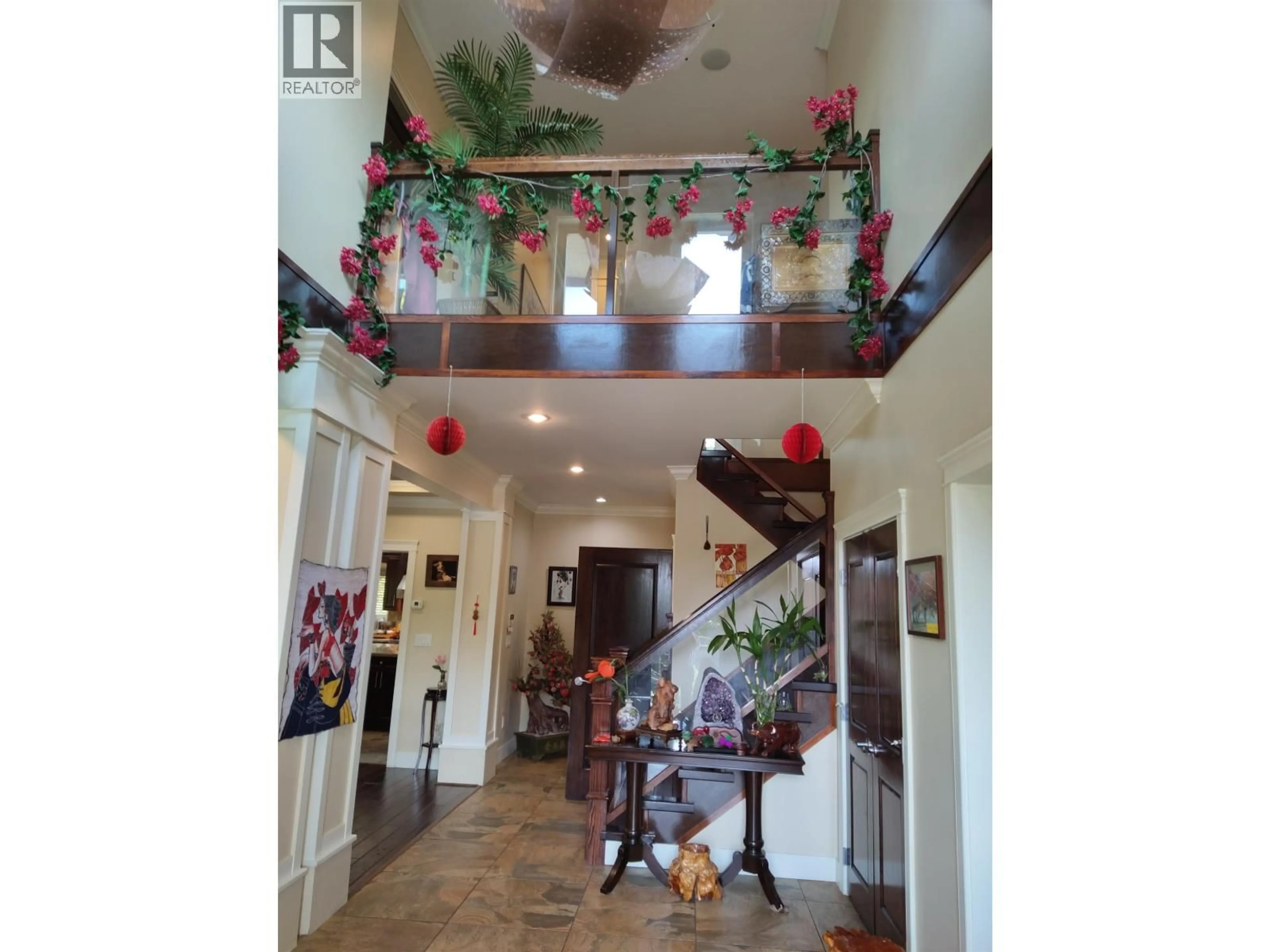 Indoor foyer for 2406 NORCREST COURT, Burnaby British Columbia V3J1C6