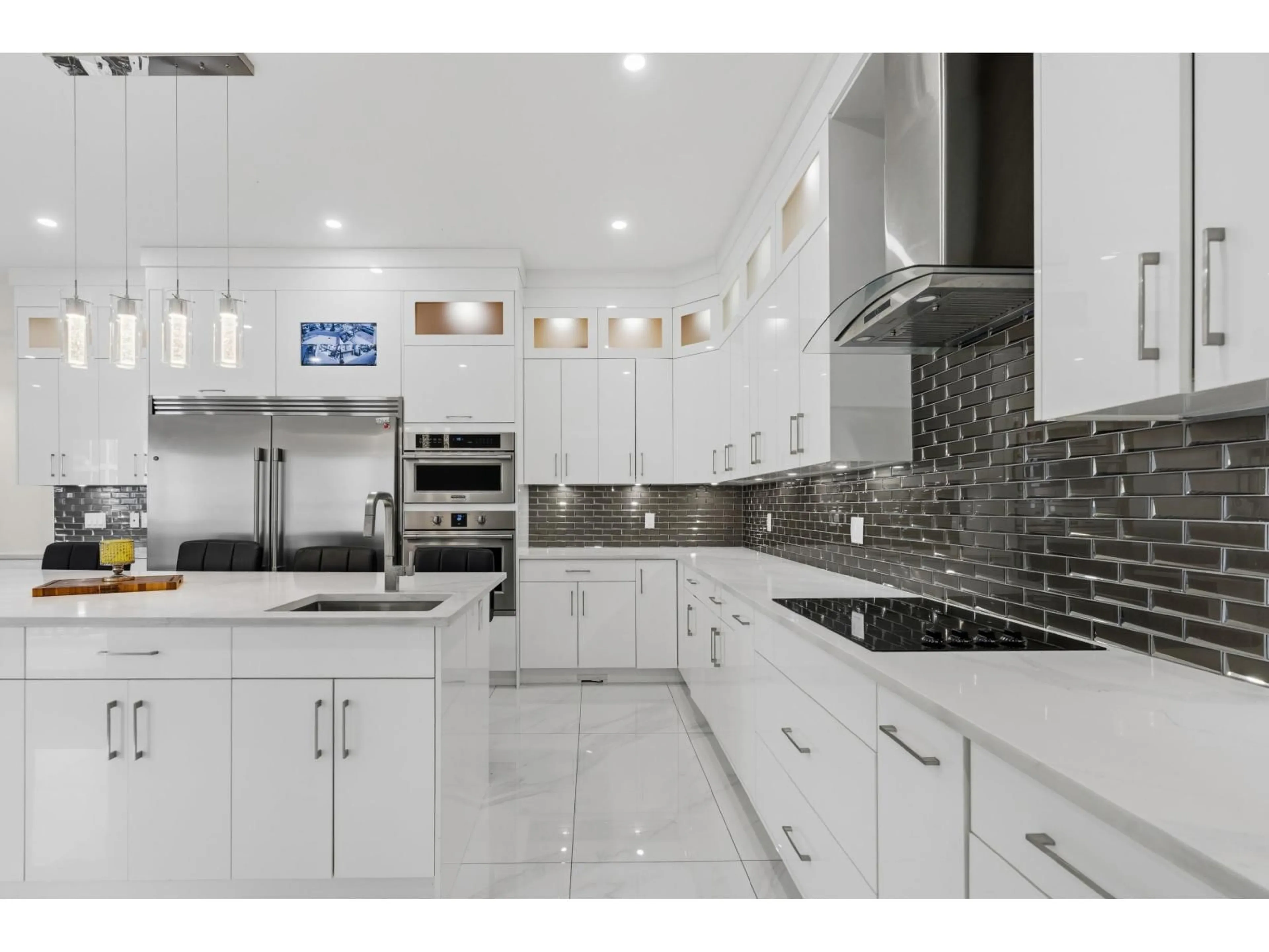 Contemporary kitchen, ceramic/tile floor for 19 - 4295 OLD CLAYBURN ROAD, Abbotsford British Columbia V3G0G4