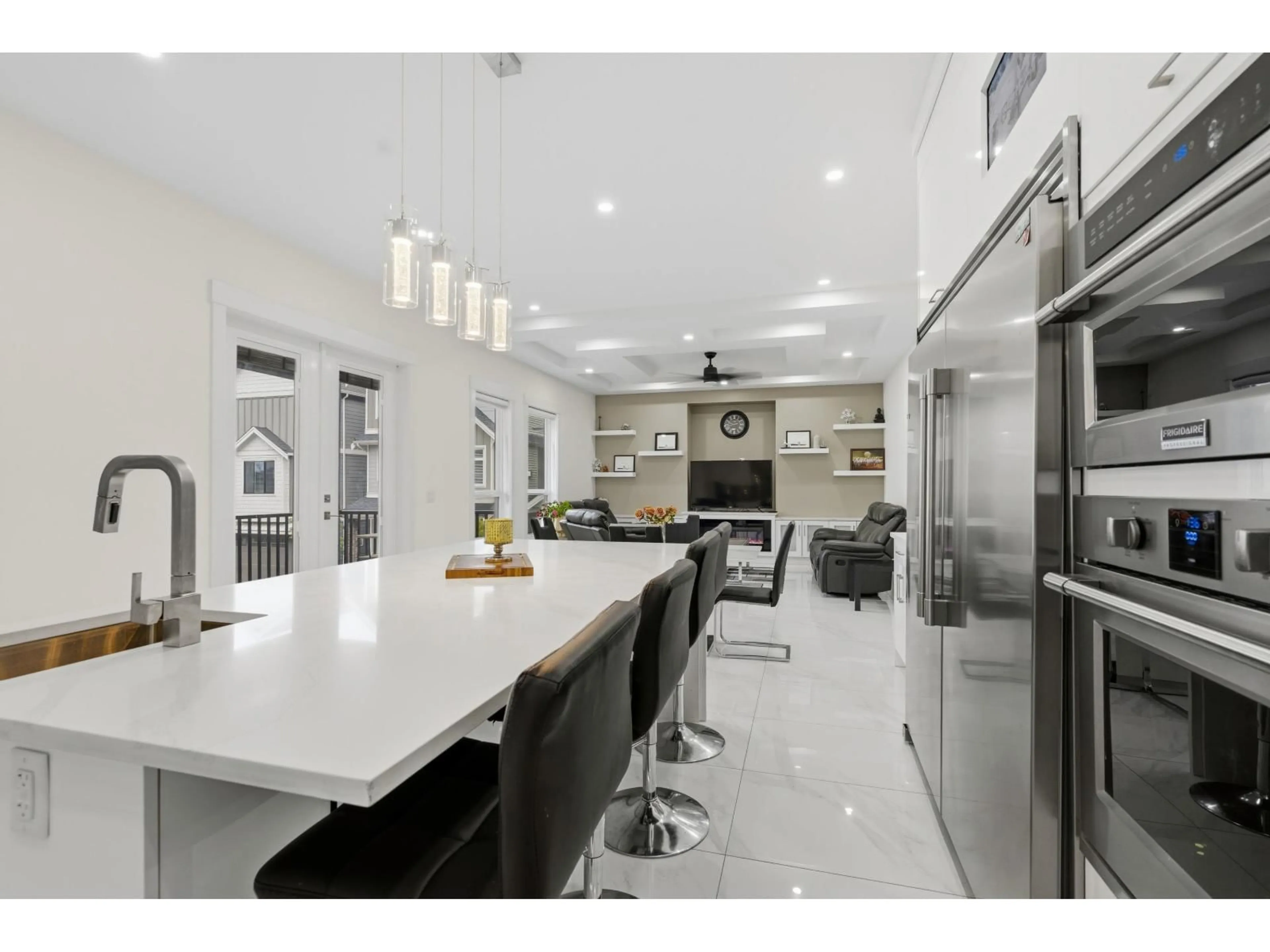 Contemporary kitchen, ceramic/tile floor for 19 - 4295 OLD CLAYBURN ROAD, Abbotsford British Columbia V3G0G4