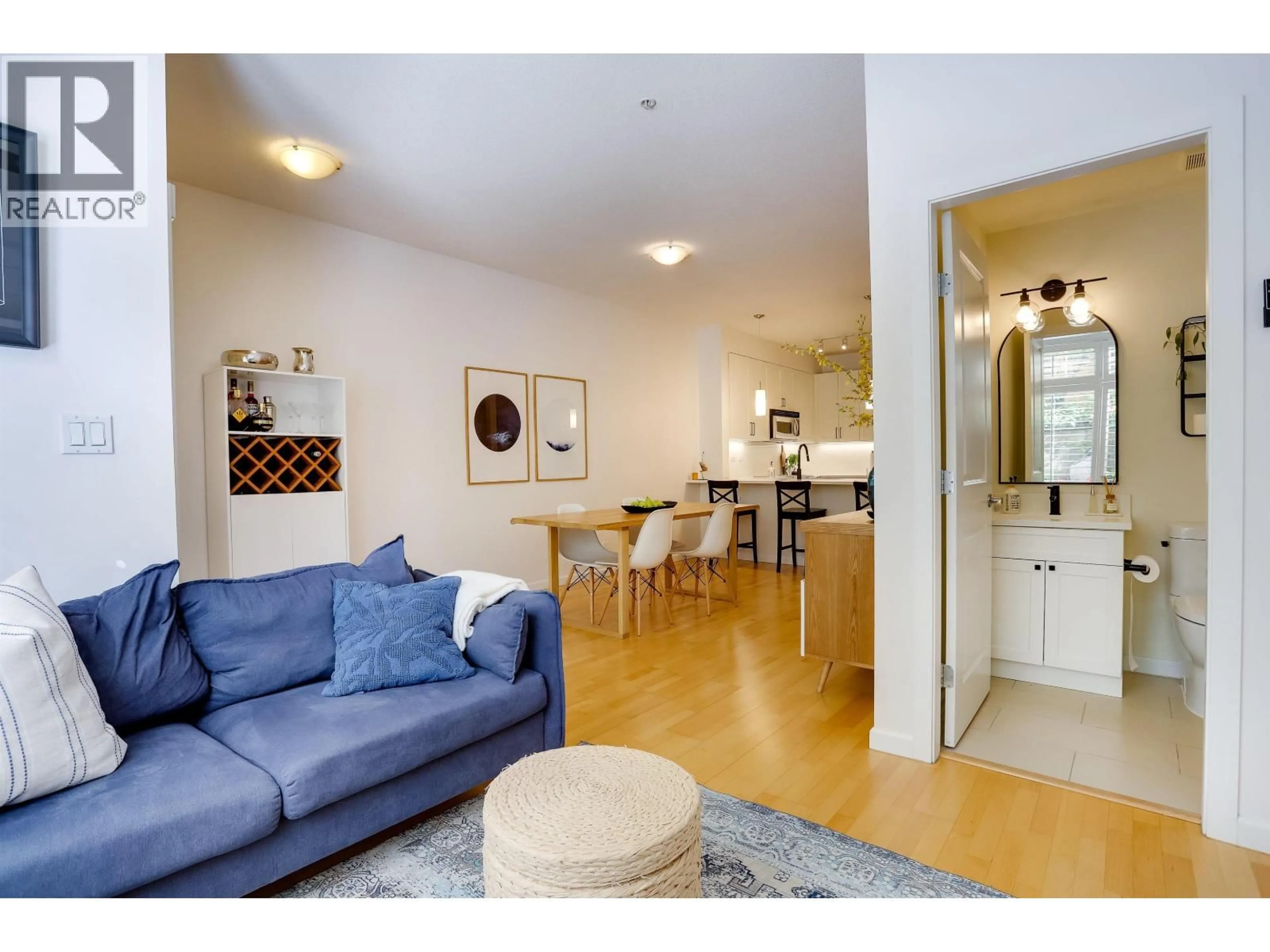 Living room with furniture, unknown for 9 - 245 FRANCIS WAY, New Westminster British Columbia V3L0A7