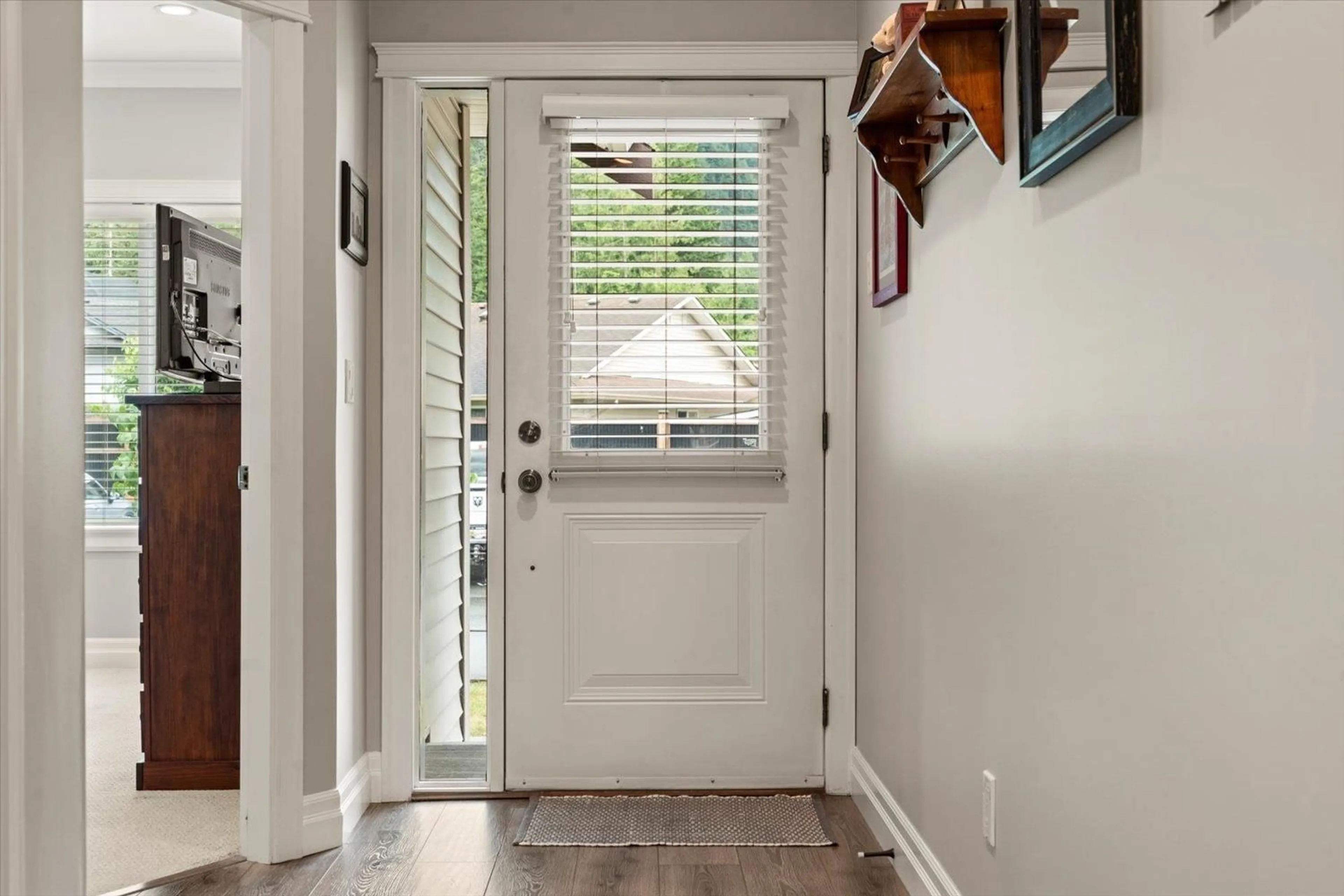 Indoor entryway for 19 - 20118 BEACON ROAD, Hope British Columbia V0X1L2