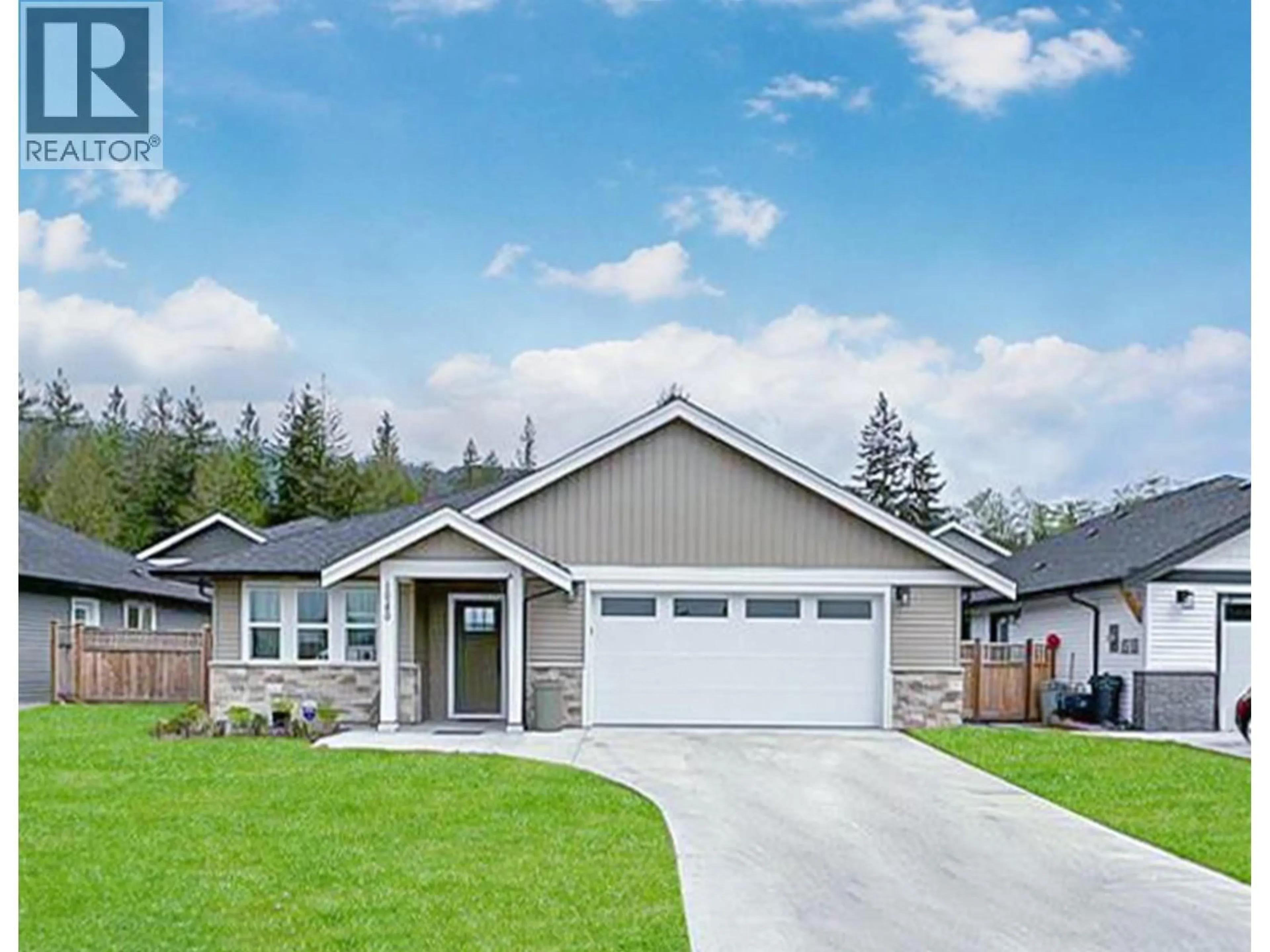 Home with vinyl exterior material, street for 1040 CELIA CRESCENT, Gibsons British Columbia V0N1V7