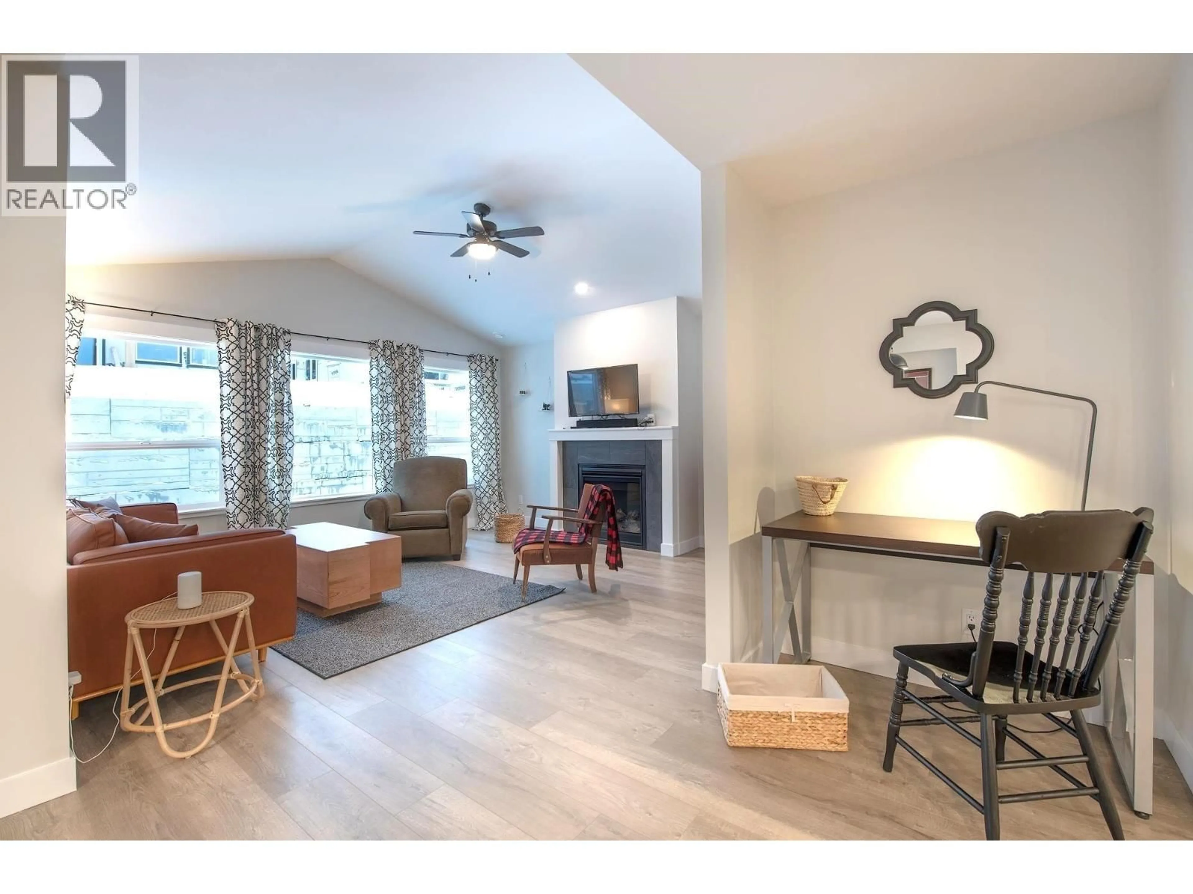 Living room with furniture, wood/laminate floor for 1040 CELIA CRESCENT, Gibsons British Columbia V0N1V7