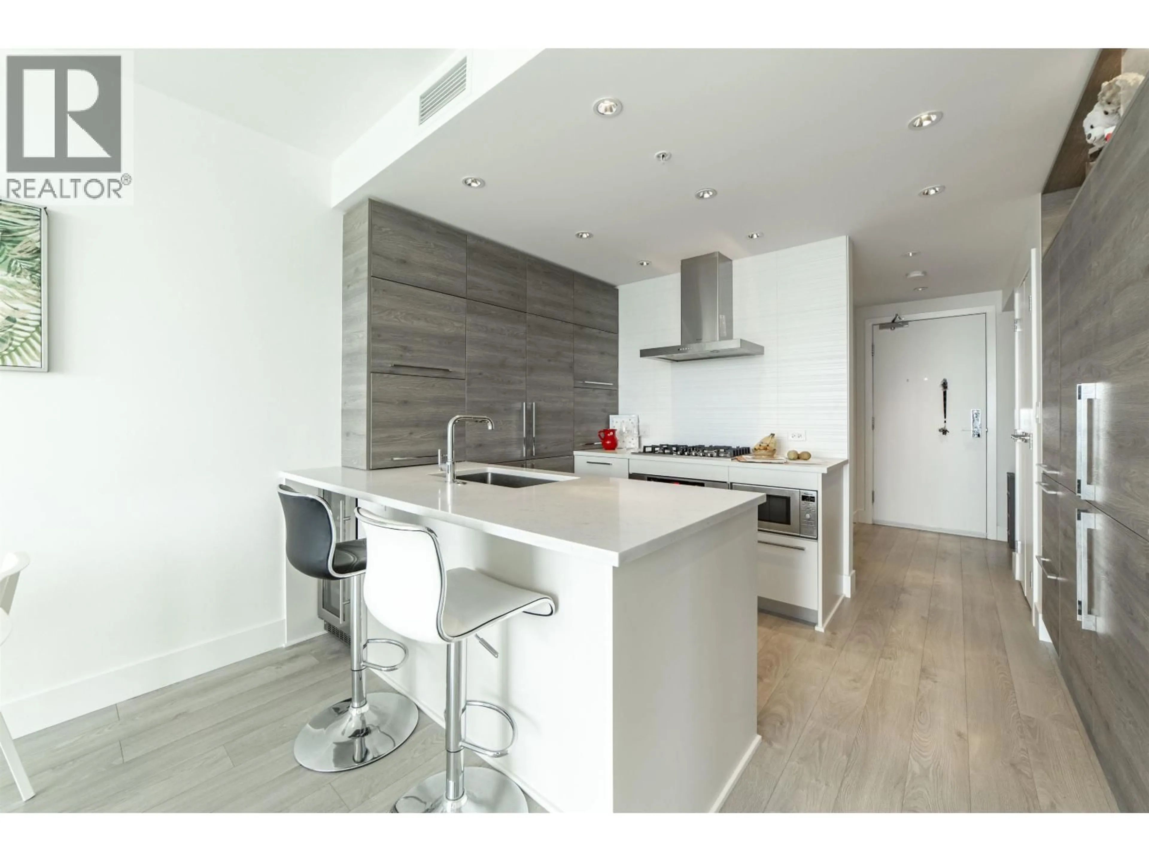 Contemporary kitchen, unknown for 1806 - 7388 KINGSWAY, Burnaby British Columbia V3N0G9