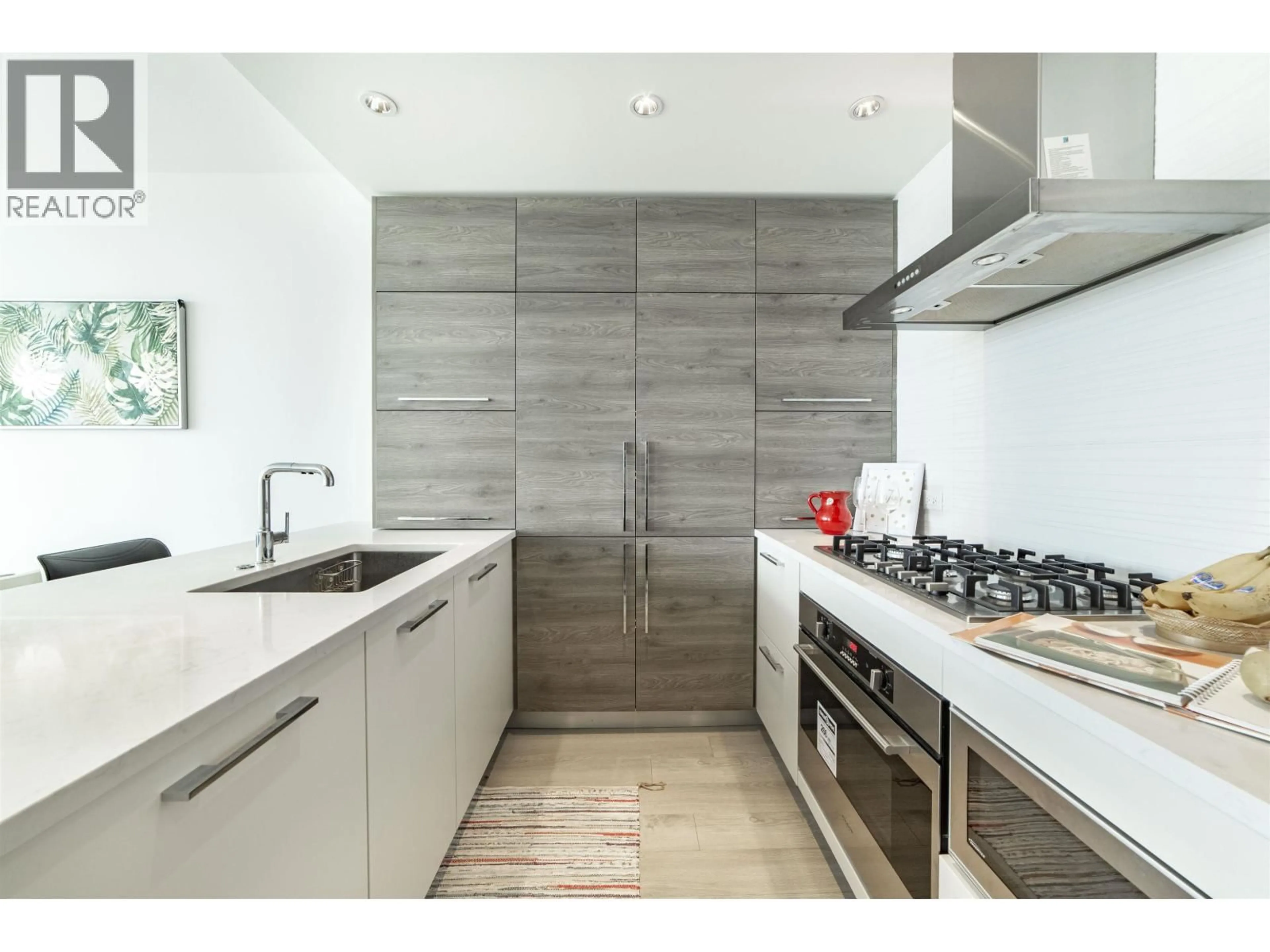 Contemporary kitchen, ceramic/tile floor for 1806 - 7388 KINGSWAY, Burnaby British Columbia V3N0G9