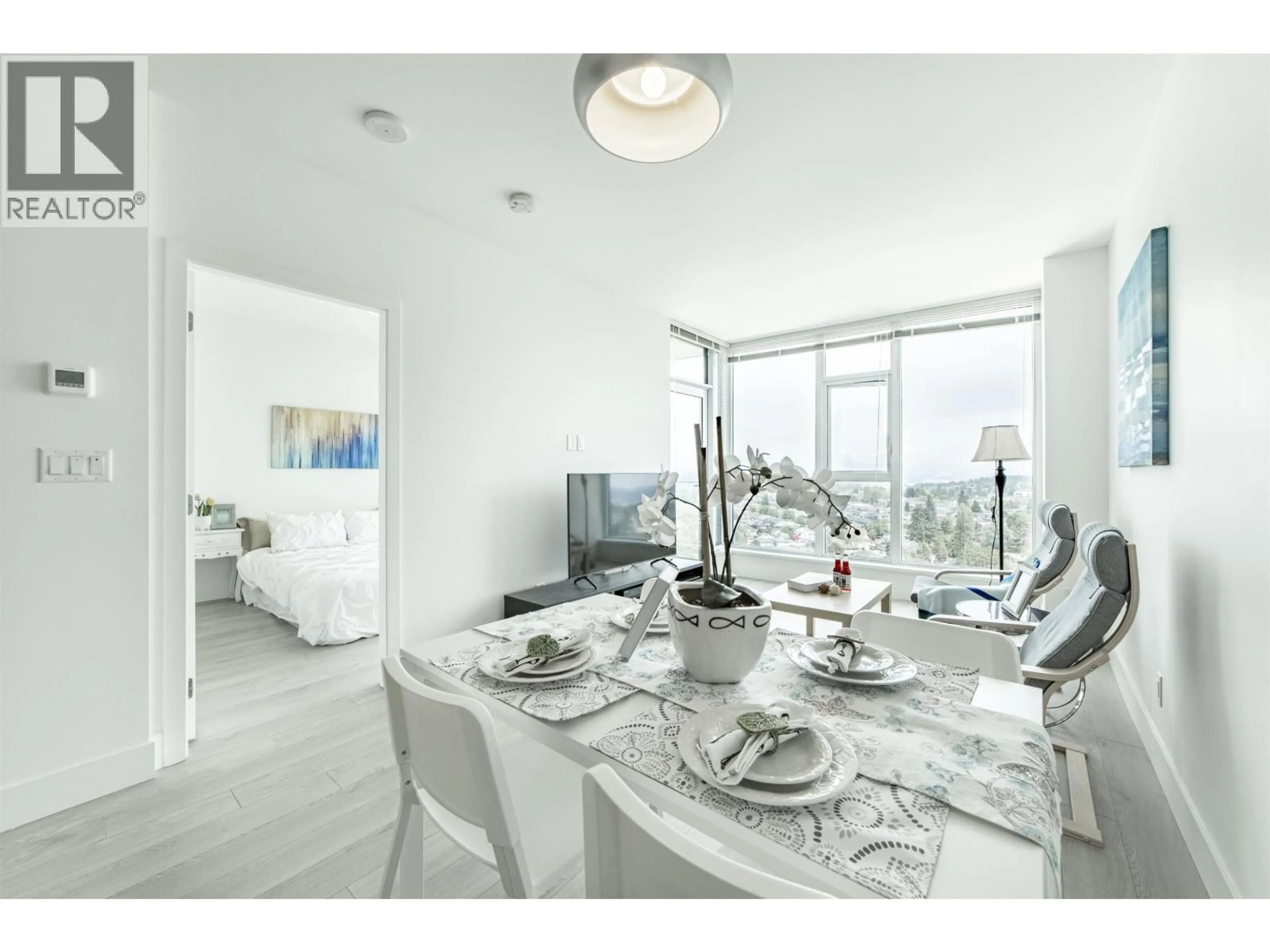 Dining room, ceramic/tile floor for 1806 - 7388 KINGSWAY, Burnaby British Columbia V3N0G9