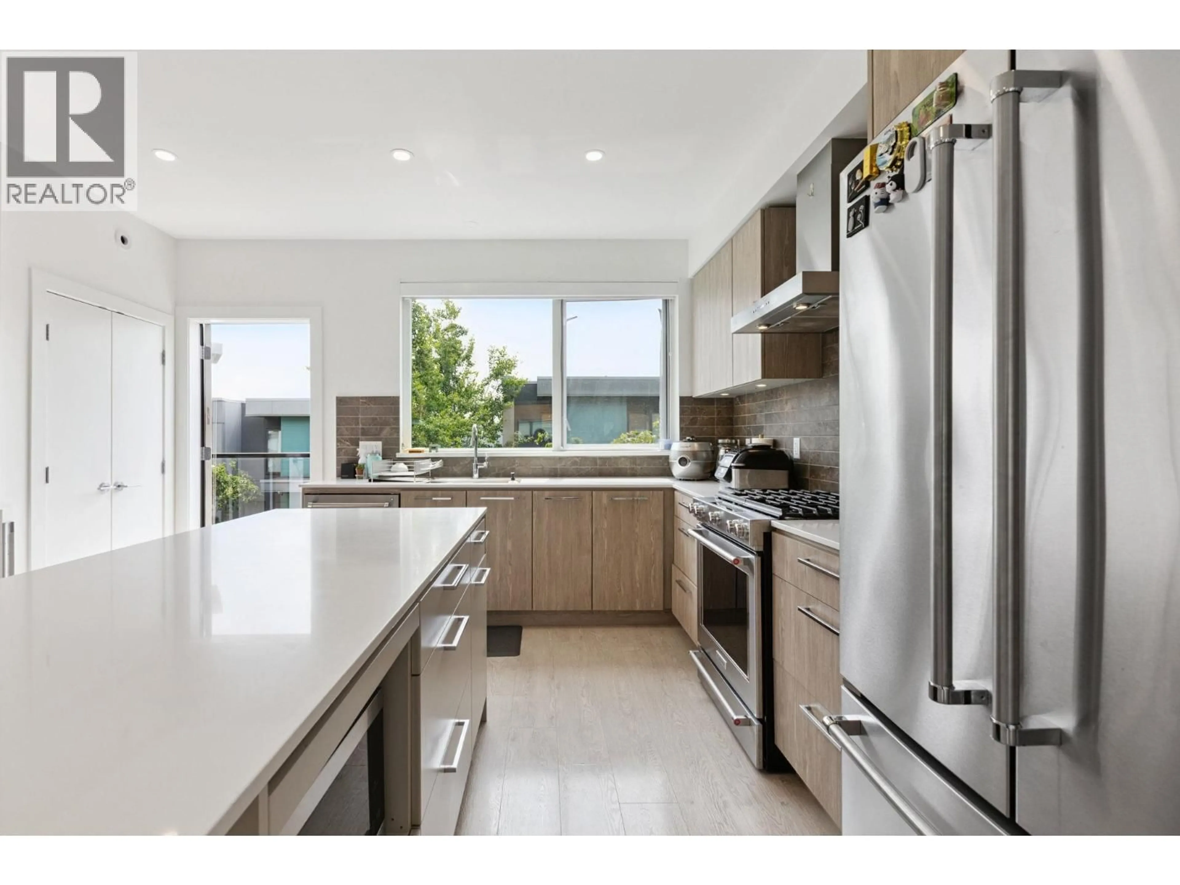Contemporary kitchen, unknown for 38 - 3597 MALSUM DRIVE, North Vancouver British Columbia V7G0B2