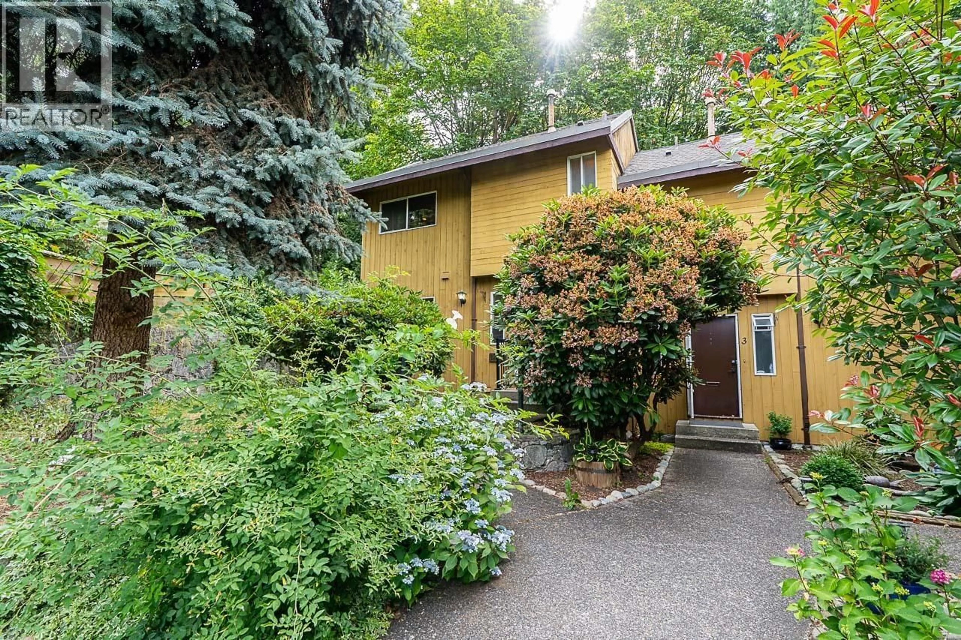 Patio, street for 4 - 305 DECAIRE STREET, Coquitlam British Columbia V3K4Z6