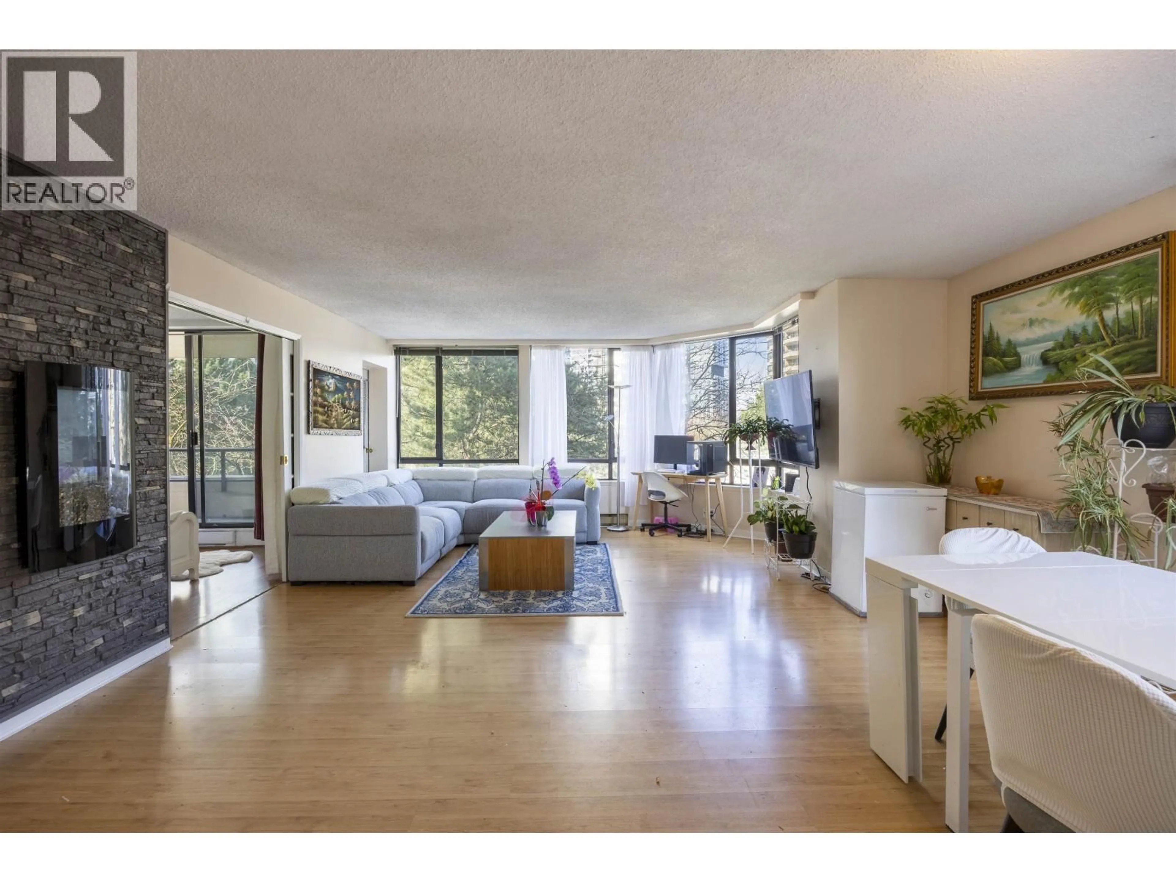 Living room with furniture, unknown for 502 - 6282 KATHLEEN AVENUE, Burnaby British Columbia V5H4J4
