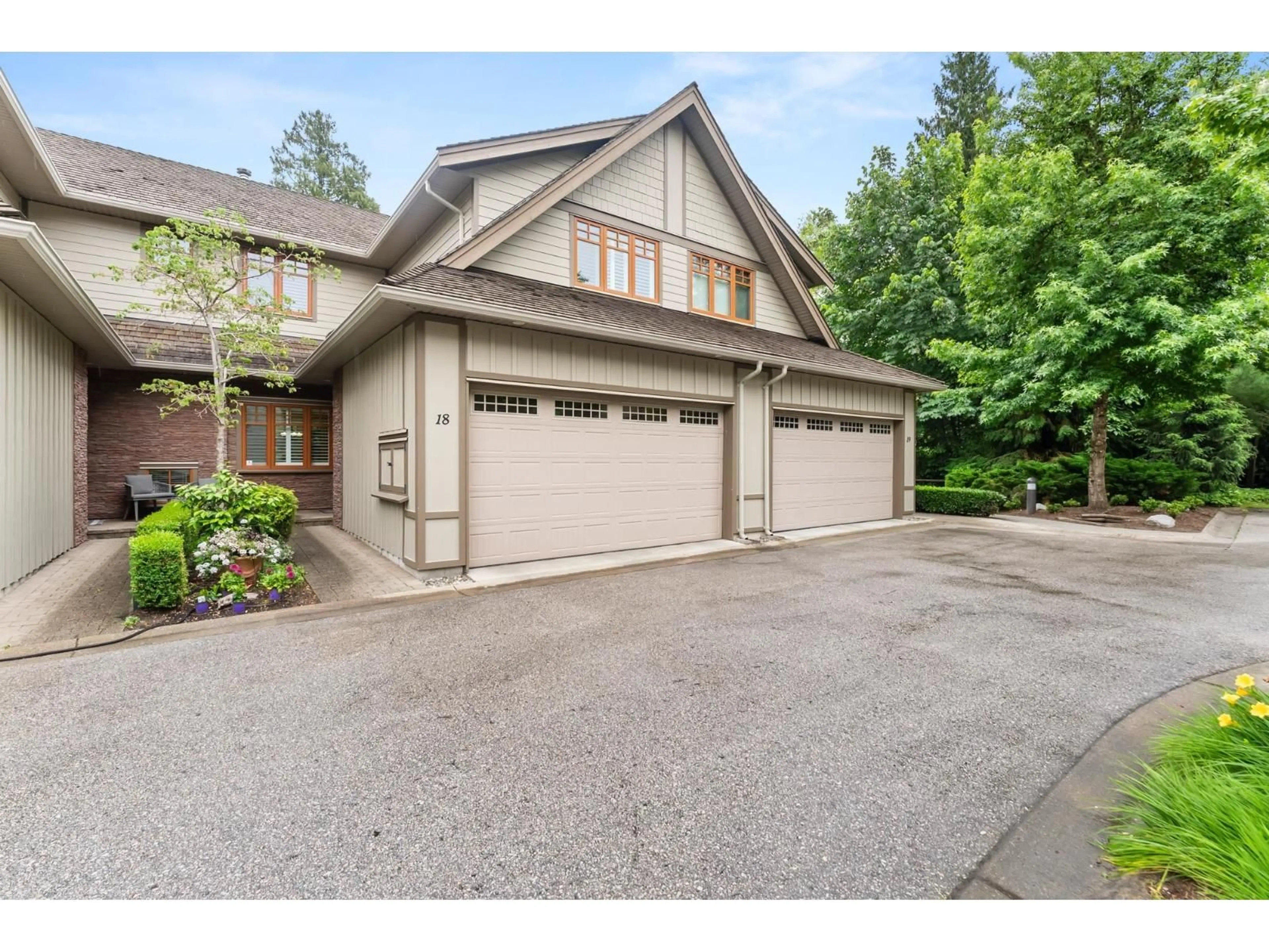 Indoor garage for 18 - 3122 160 STREET, Surrey British Columbia V3Z8K5