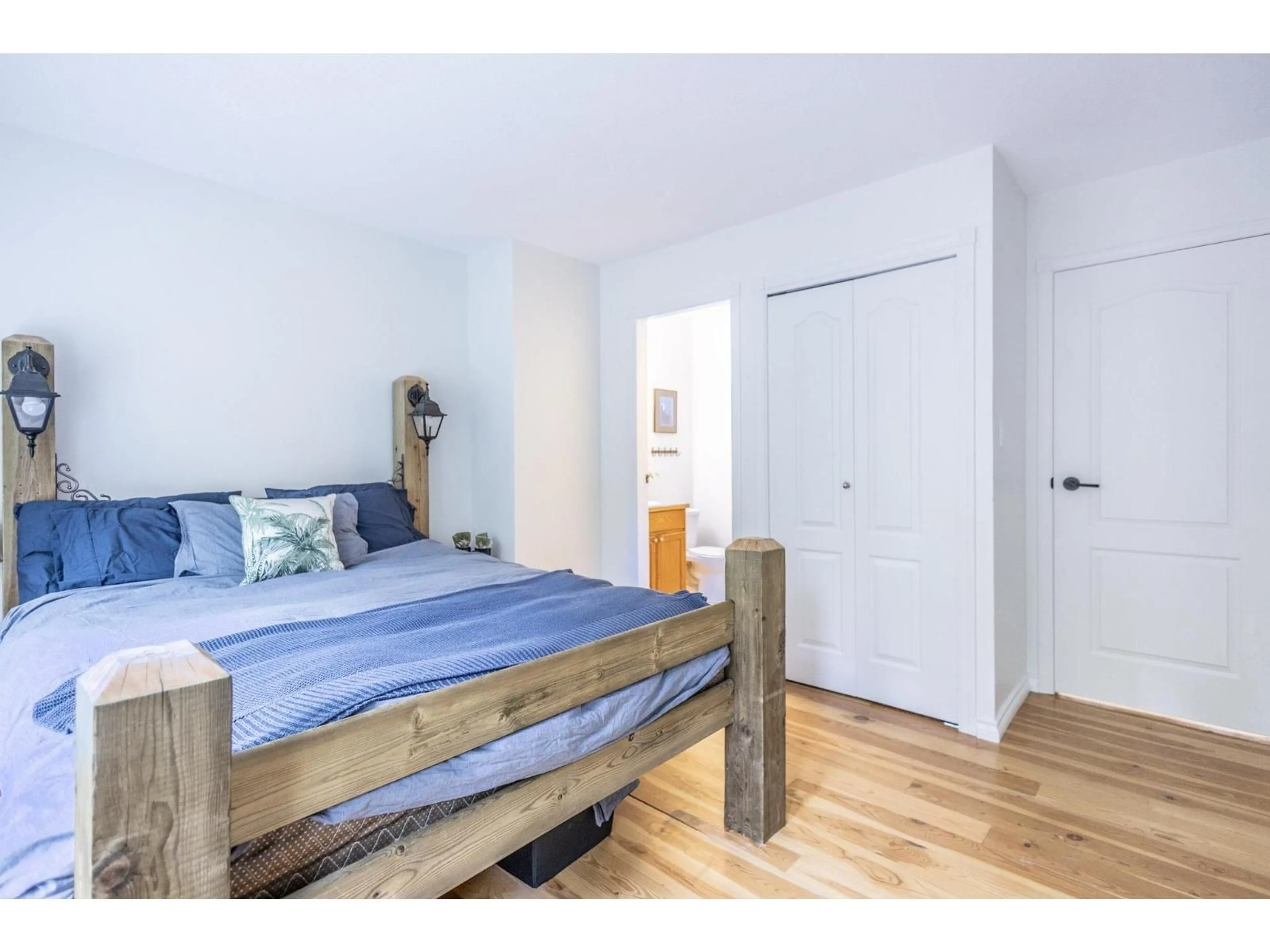 Bedroom with bed, wood/laminate floor for 19 - 8863 216 STREET, Langley British Columbia V1M2G9