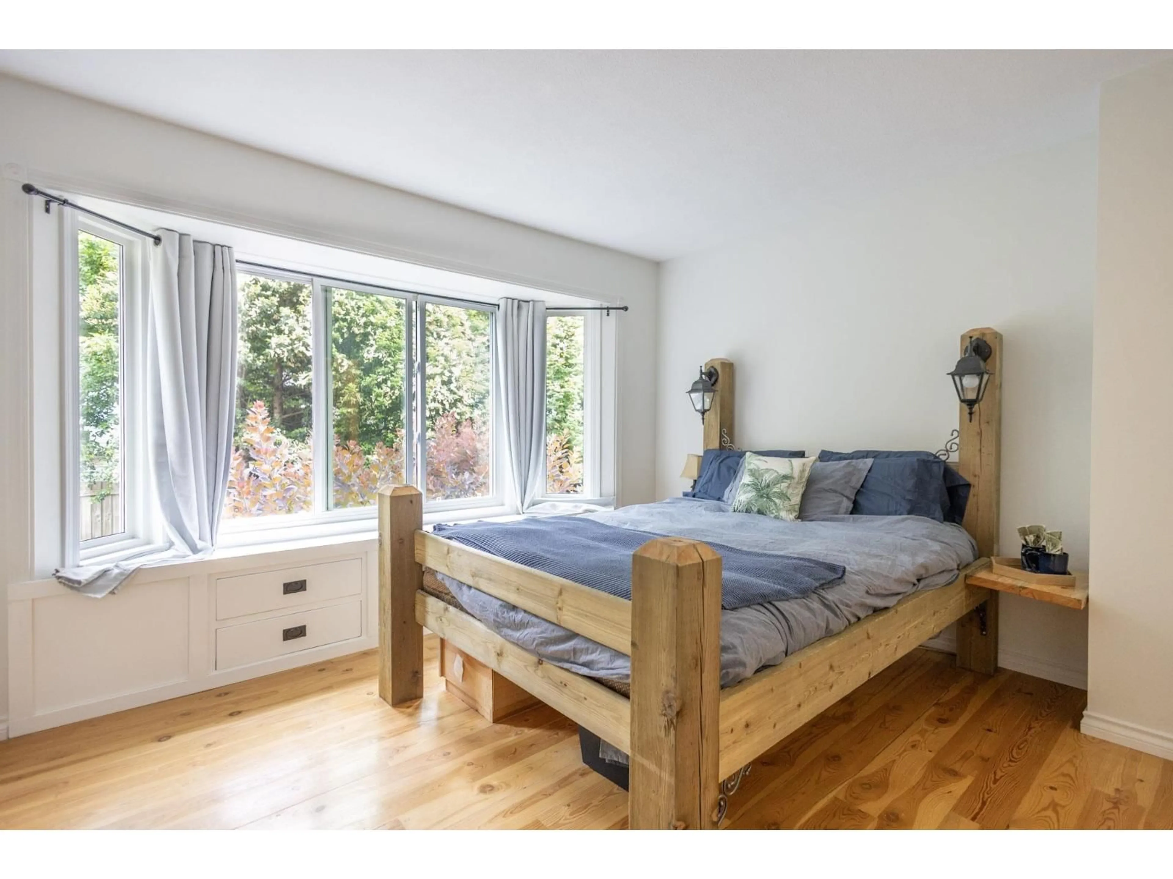 Bedroom with bed, wood/laminate floor for 19 - 8863 216 STREET, Langley British Columbia V1M2G9