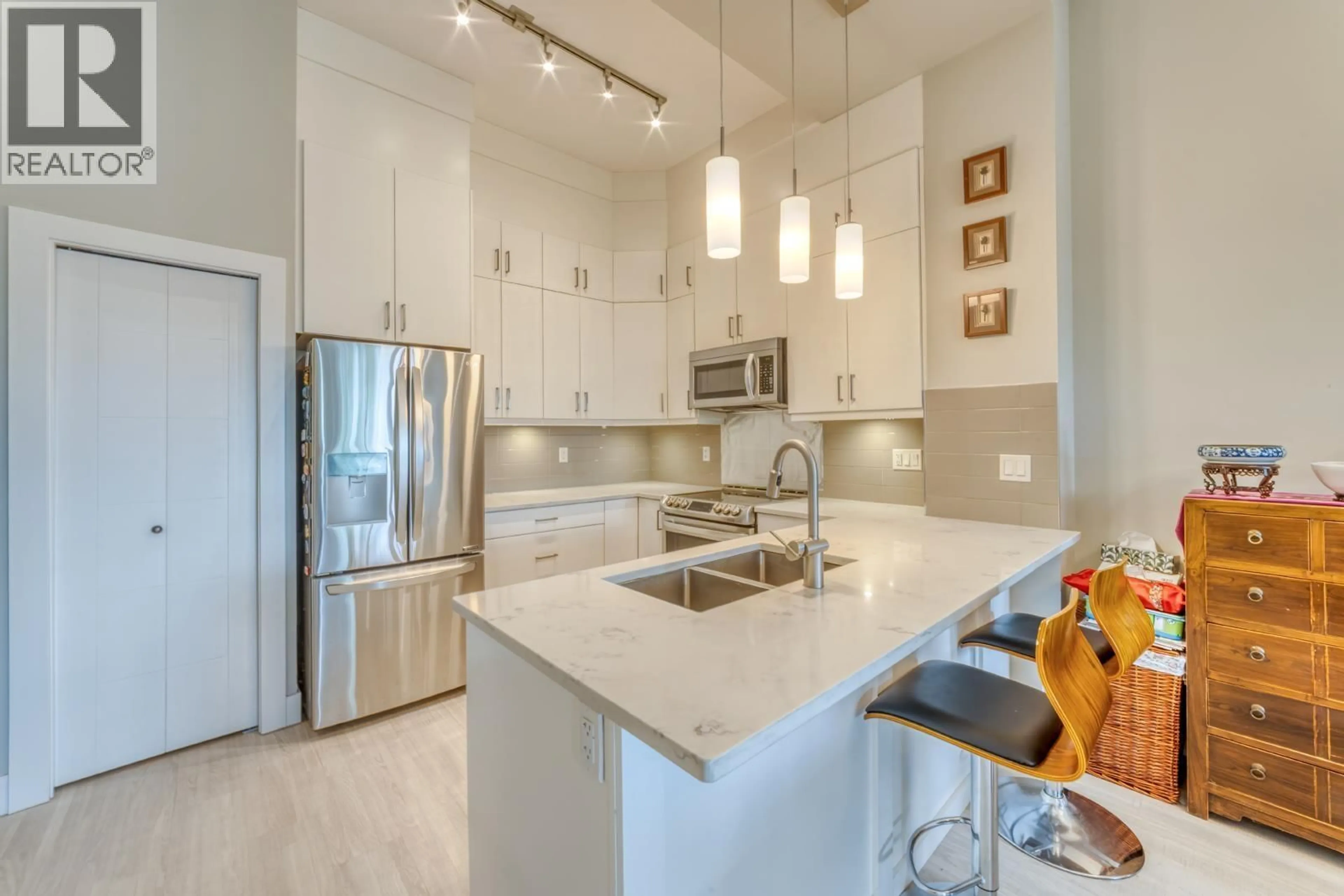 Contemporary kitchen, ceramic/tile floor for 113 - 3525 CHANDLER STREET, Coquitlam British Columbia V3E0L9