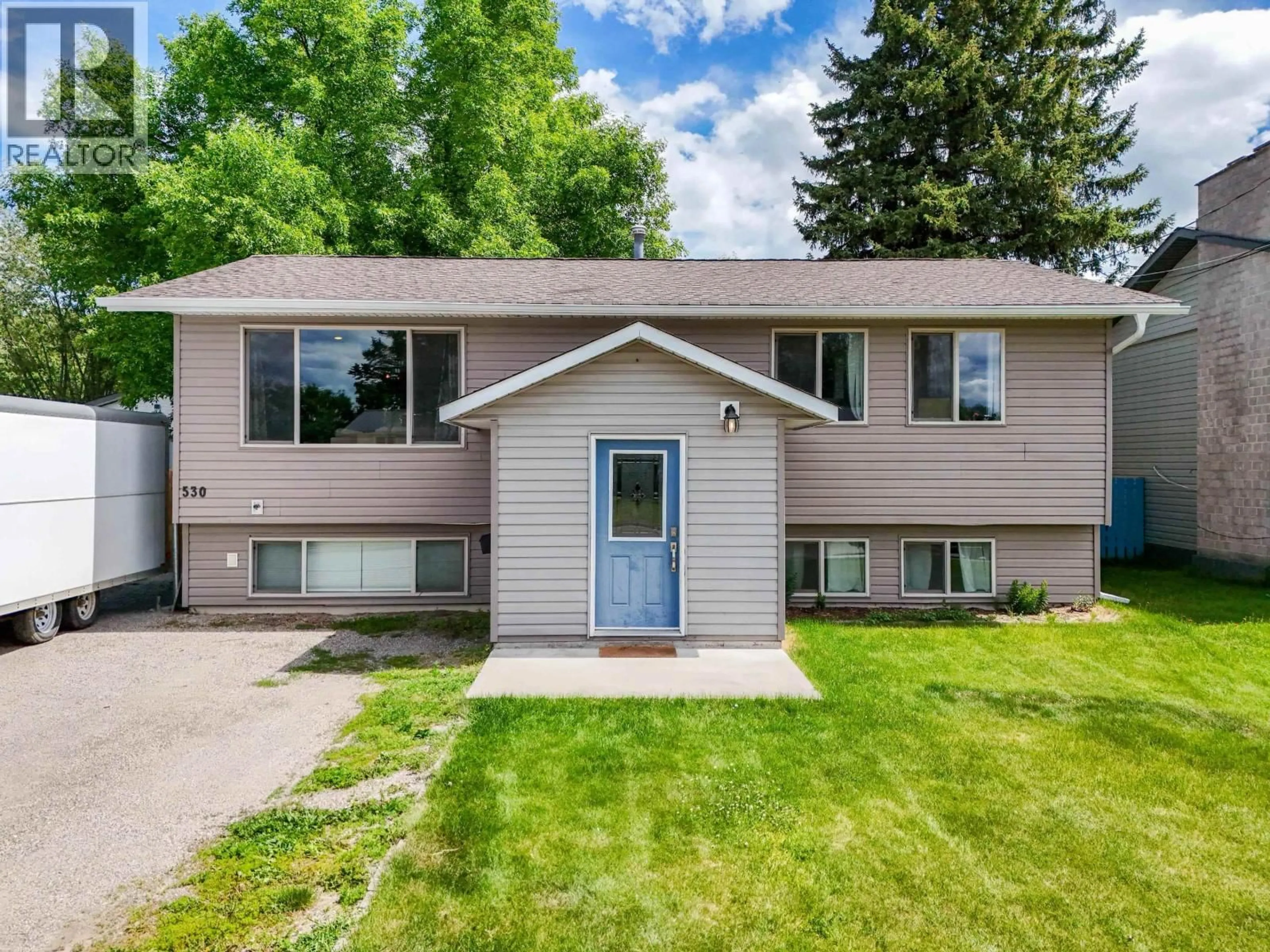Home with vinyl exterior material, street for 530 NADEAU STREET, Quesnel British Columbia V2J2Z9