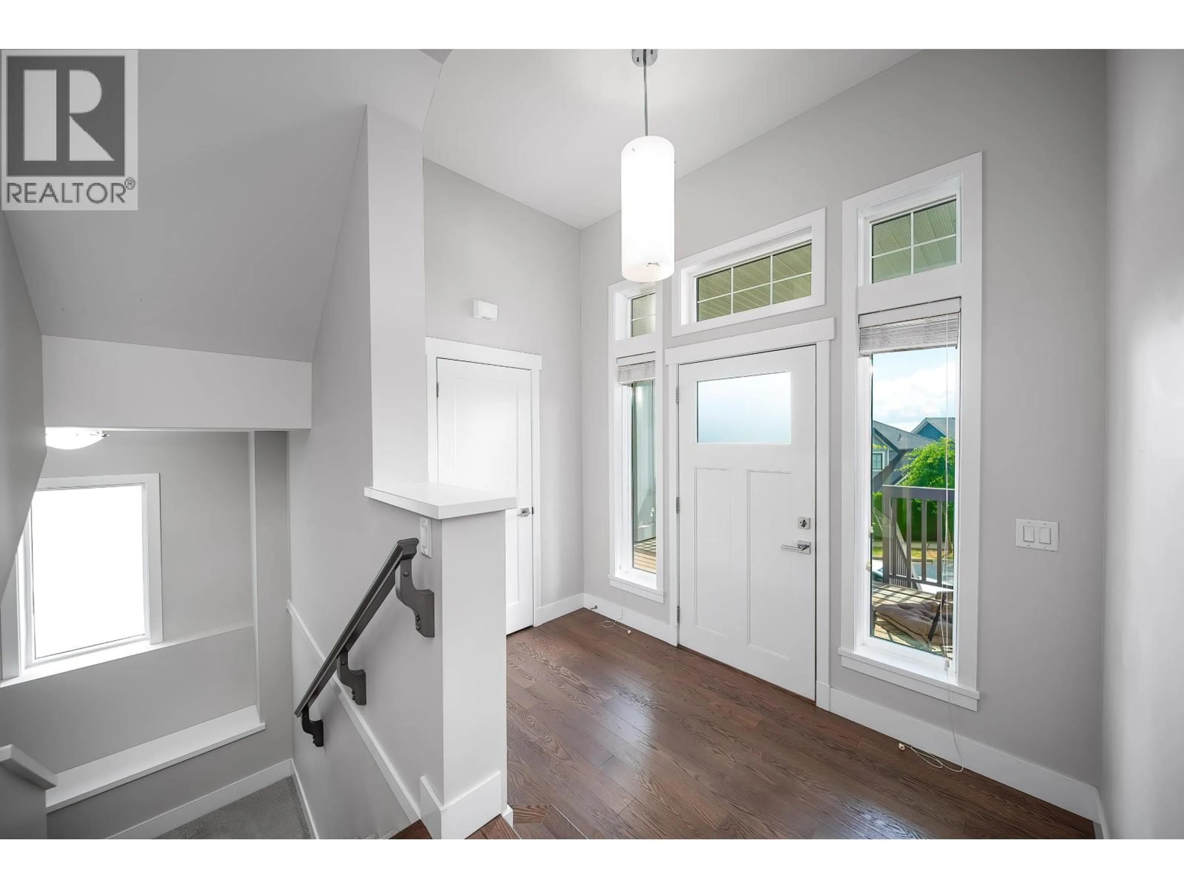 Indoor entryway for 3563 HIGHLAND DRIVE, Coquitlam British Columbia V3E0K2