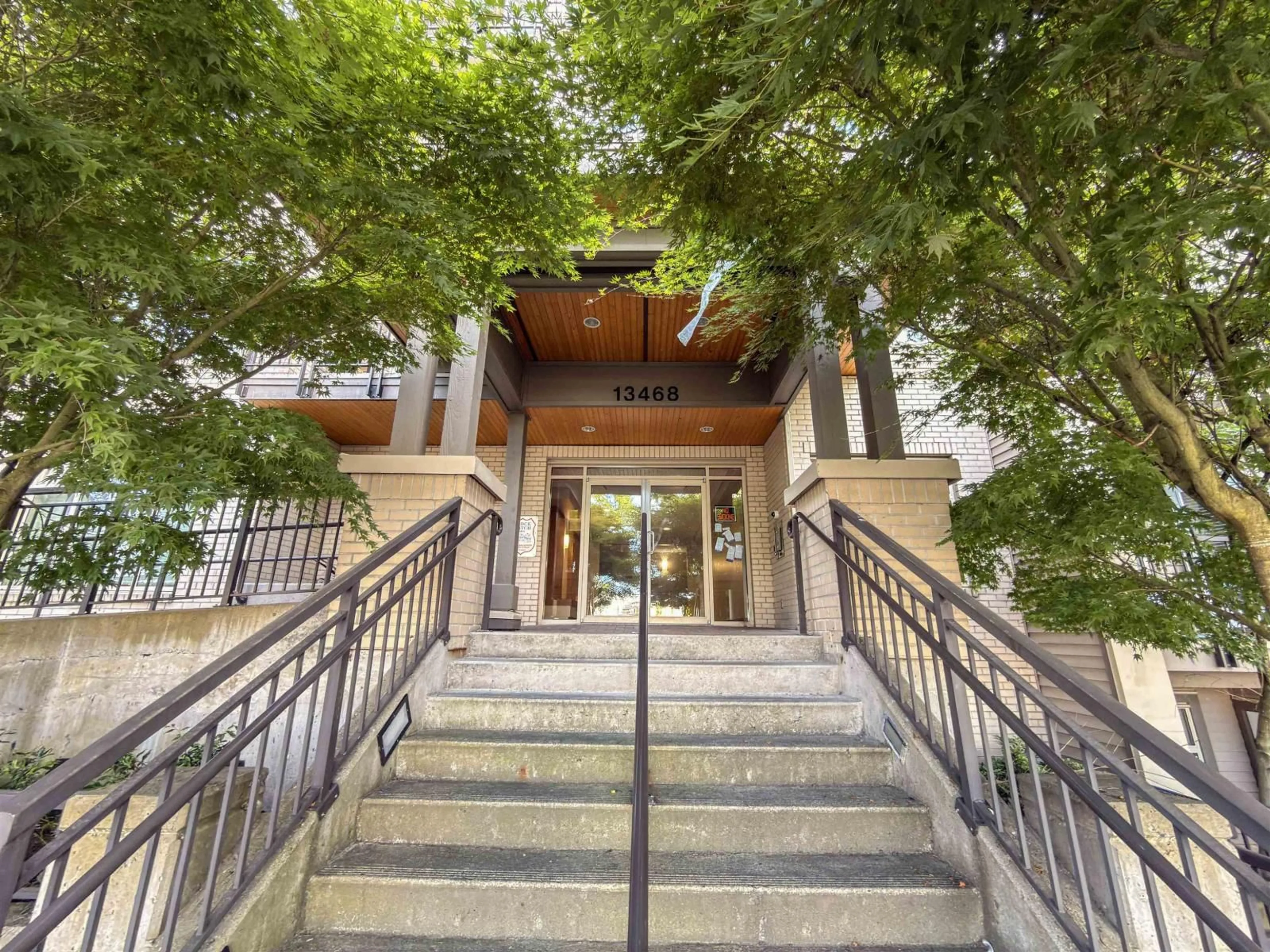 Indoor foyer for 110 - 13468 KING GEORGE BOULEVARD, Surrey British Columbia V3T0H5