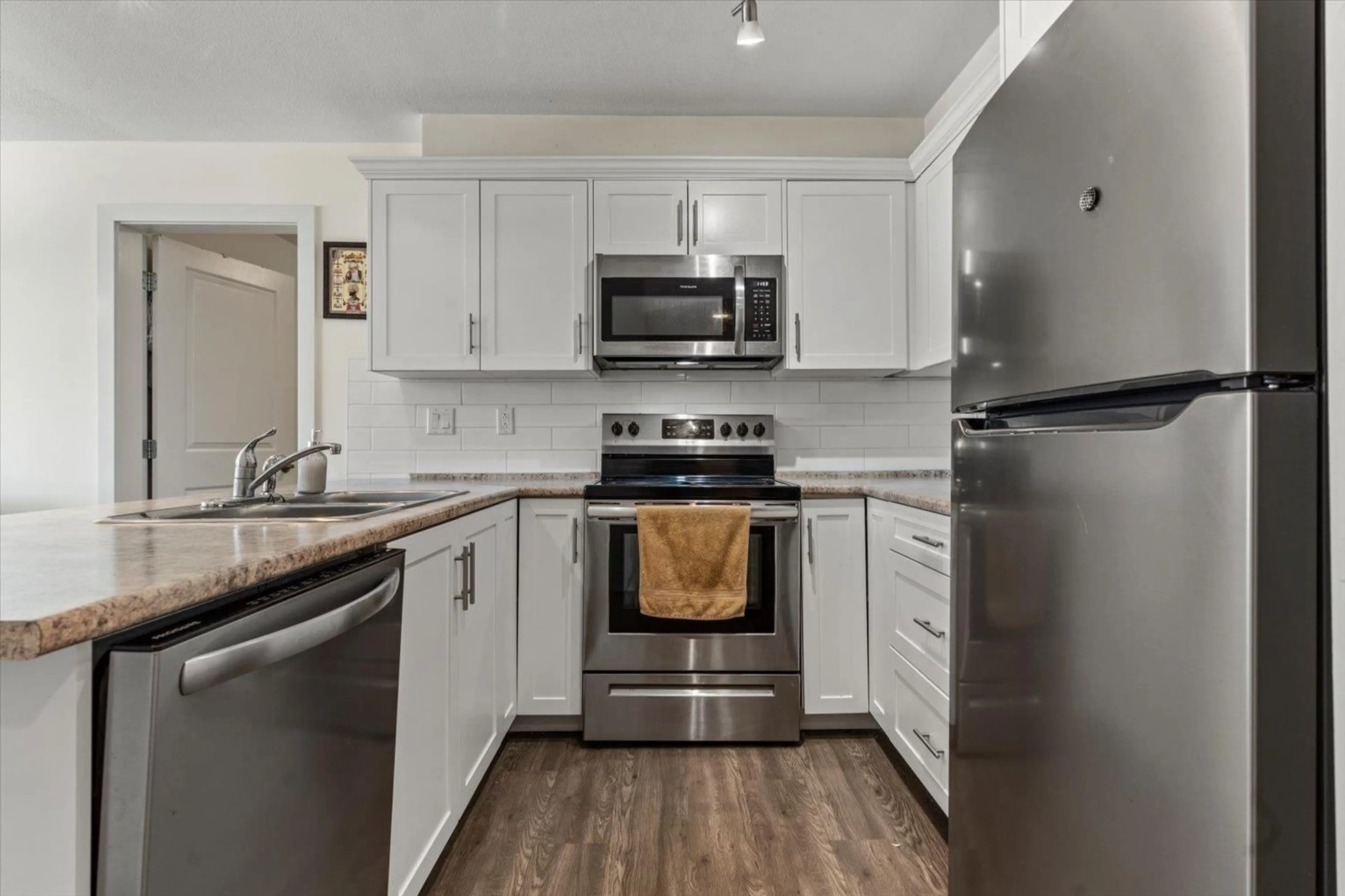 Standard kitchen, unknown for 218 - 9422 VICTOR STREET, Chilliwack British Columbia V2P0B8