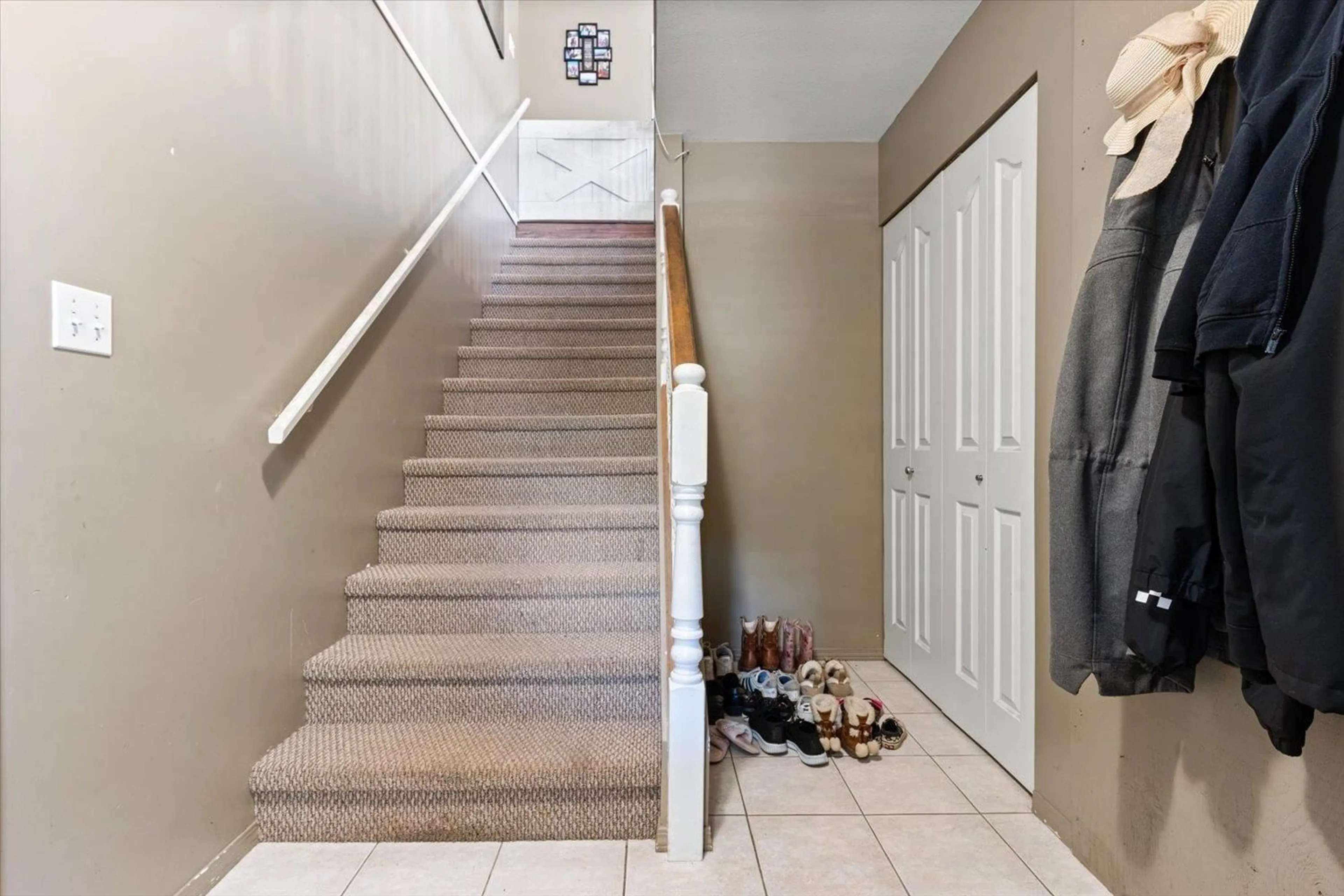 Unknown for 5711 WINCHESTER PLACE, Chilliwack British Columbia V2R3X8
