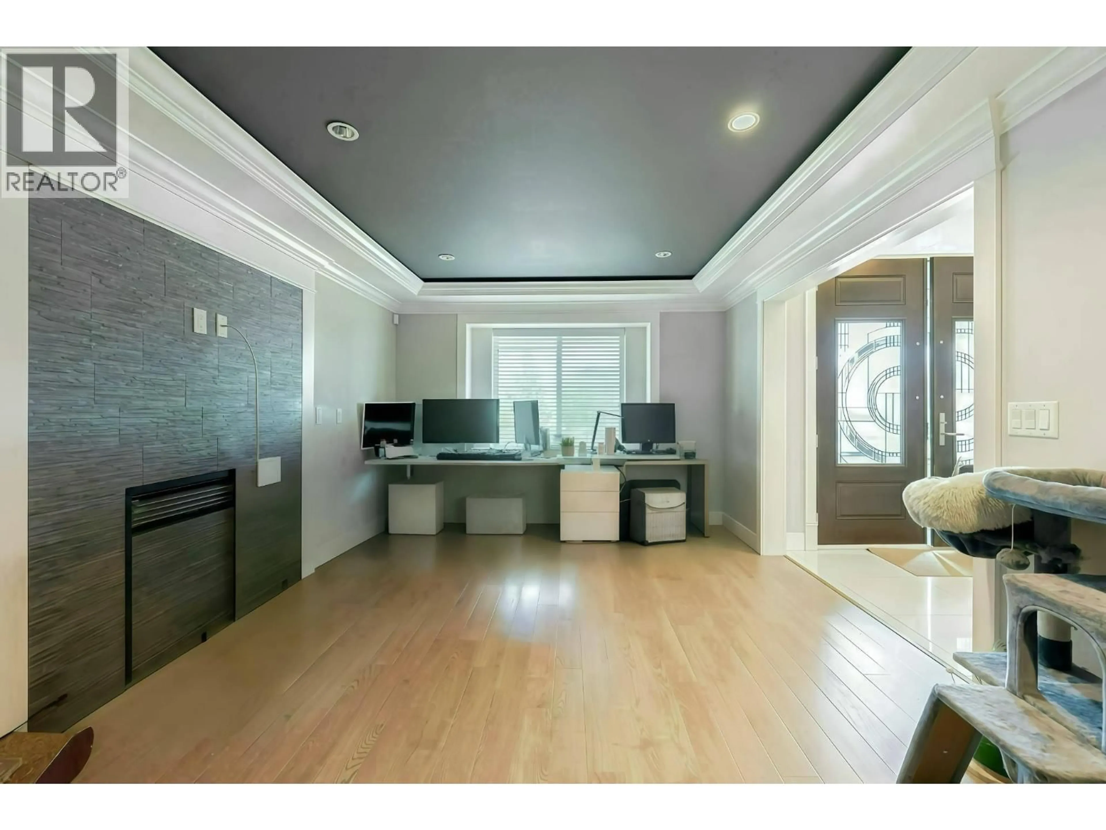 Indoor foyer for 520 EWEN AVENUE, New Westminster British Columbia V3M5B1