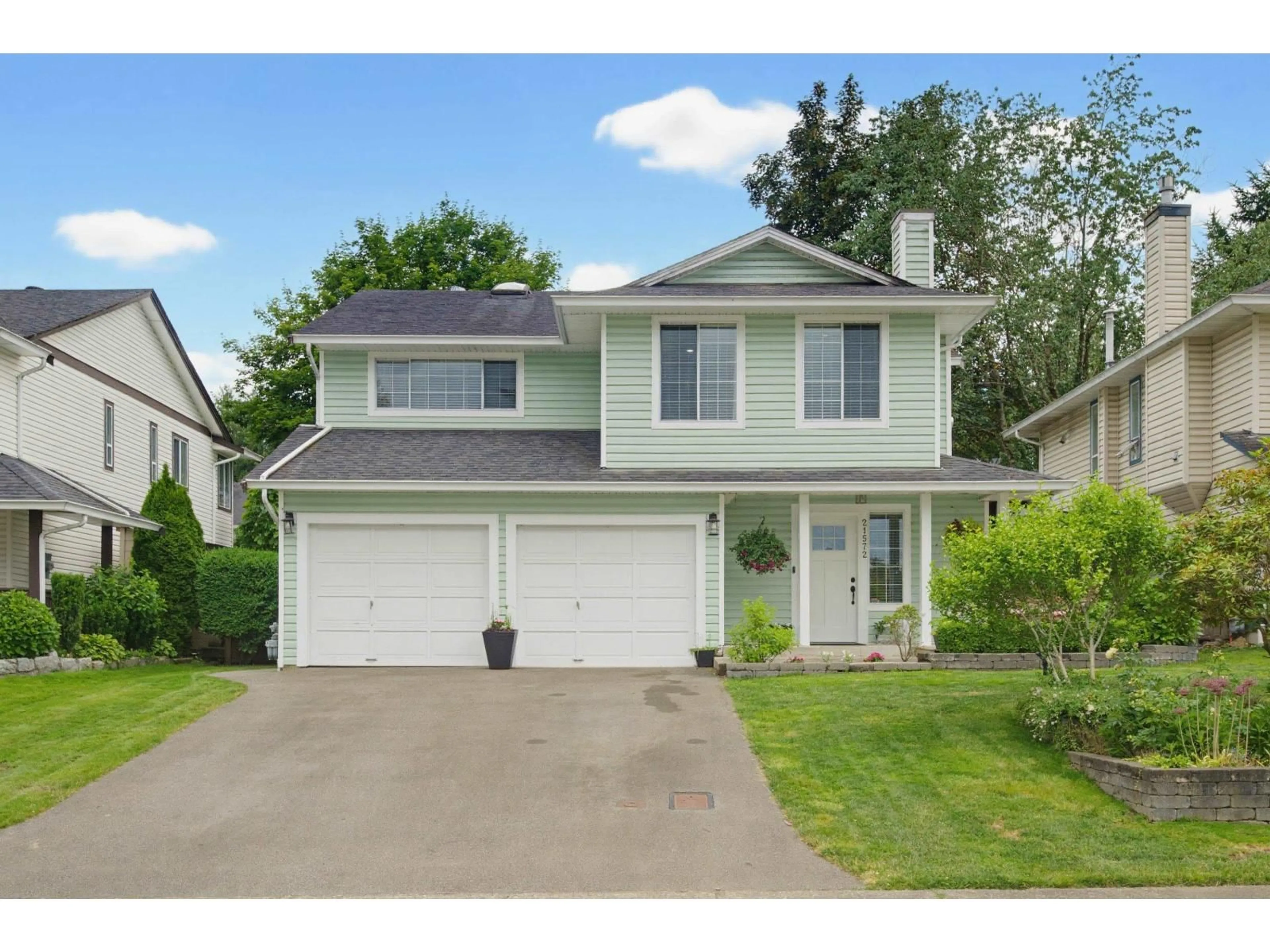 Home with vinyl exterior material, street for 21572 93B AVENUE, Langley British Columbia V1M2A3