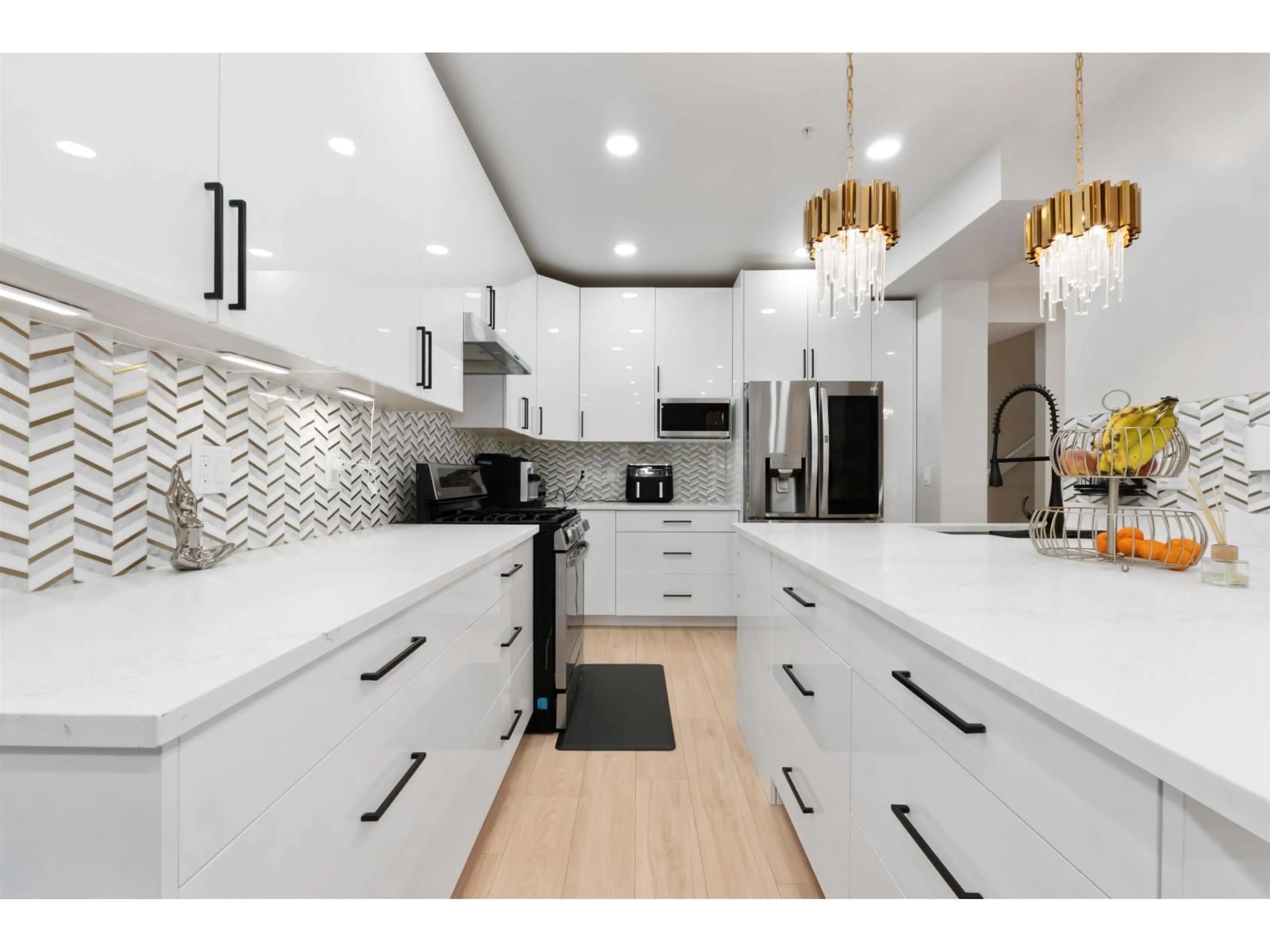 Contemporary kitchen, ceramic/tile floor for 43 - 16655 64 AVENUE, Surrey British Columbia V3S3V1