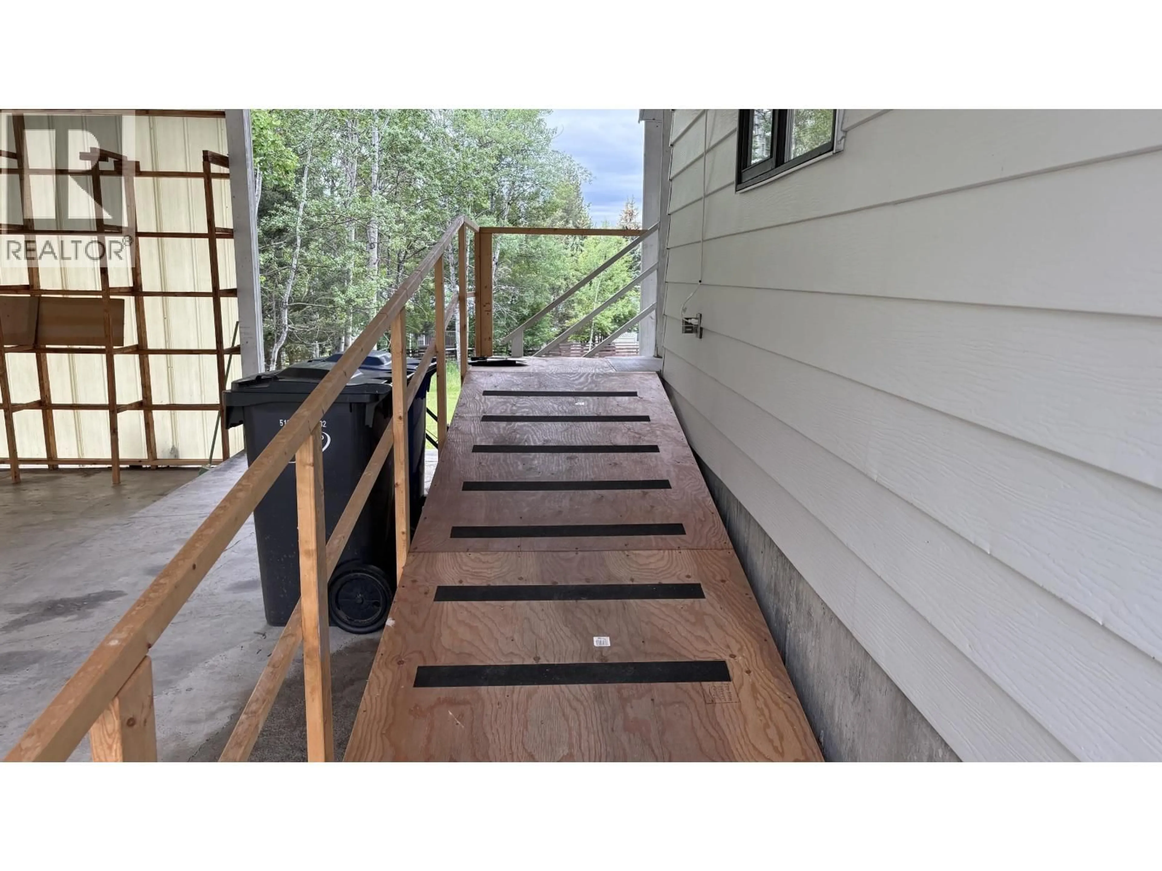 Stairs for 5032 HANSEN COURT, 108 Mile Ranch British Columbia V0K2Z0