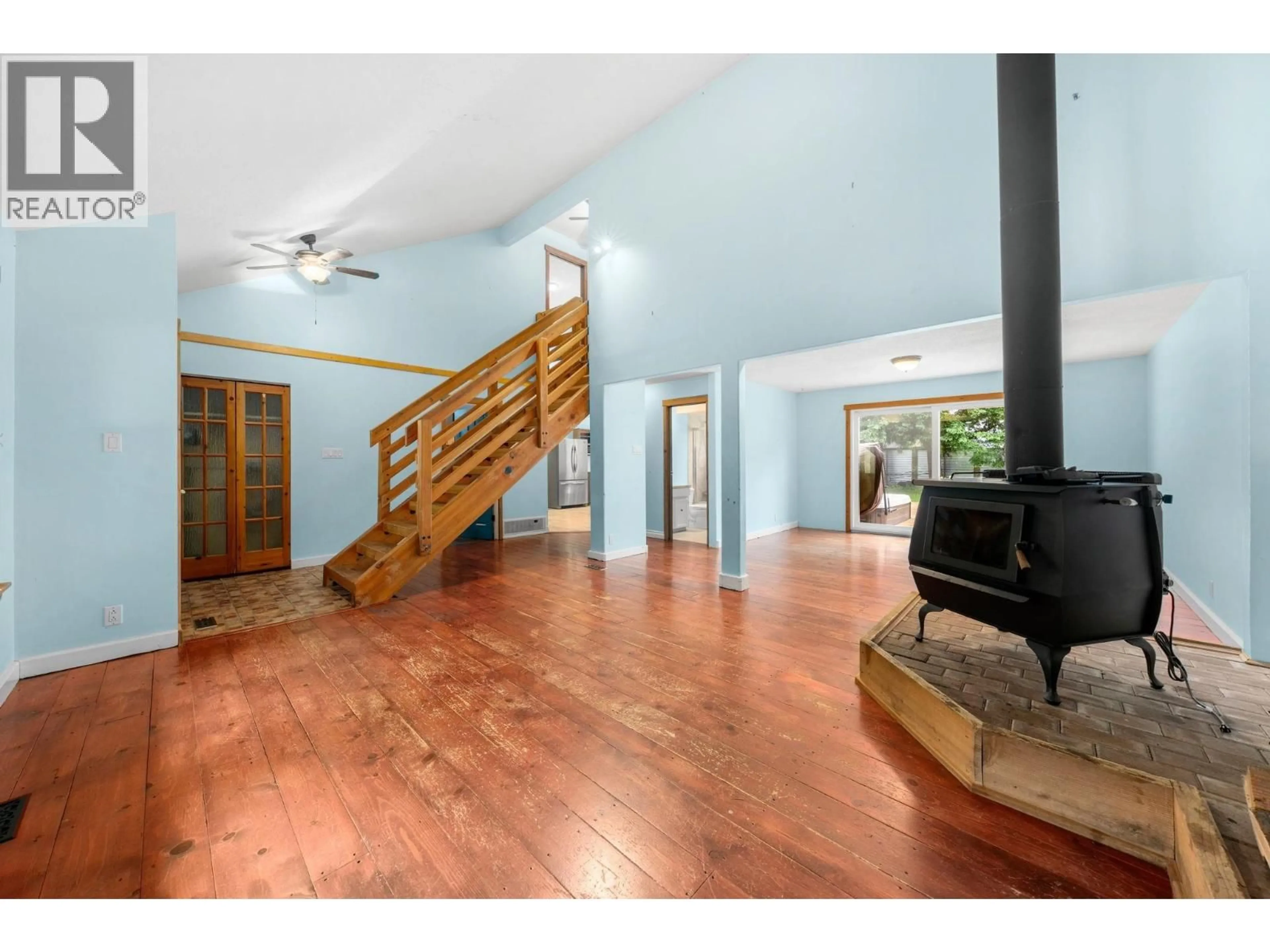 Indoor foyer for 38260 WESTWAY AVENUE, Squamish British Columbia V8B0Y5