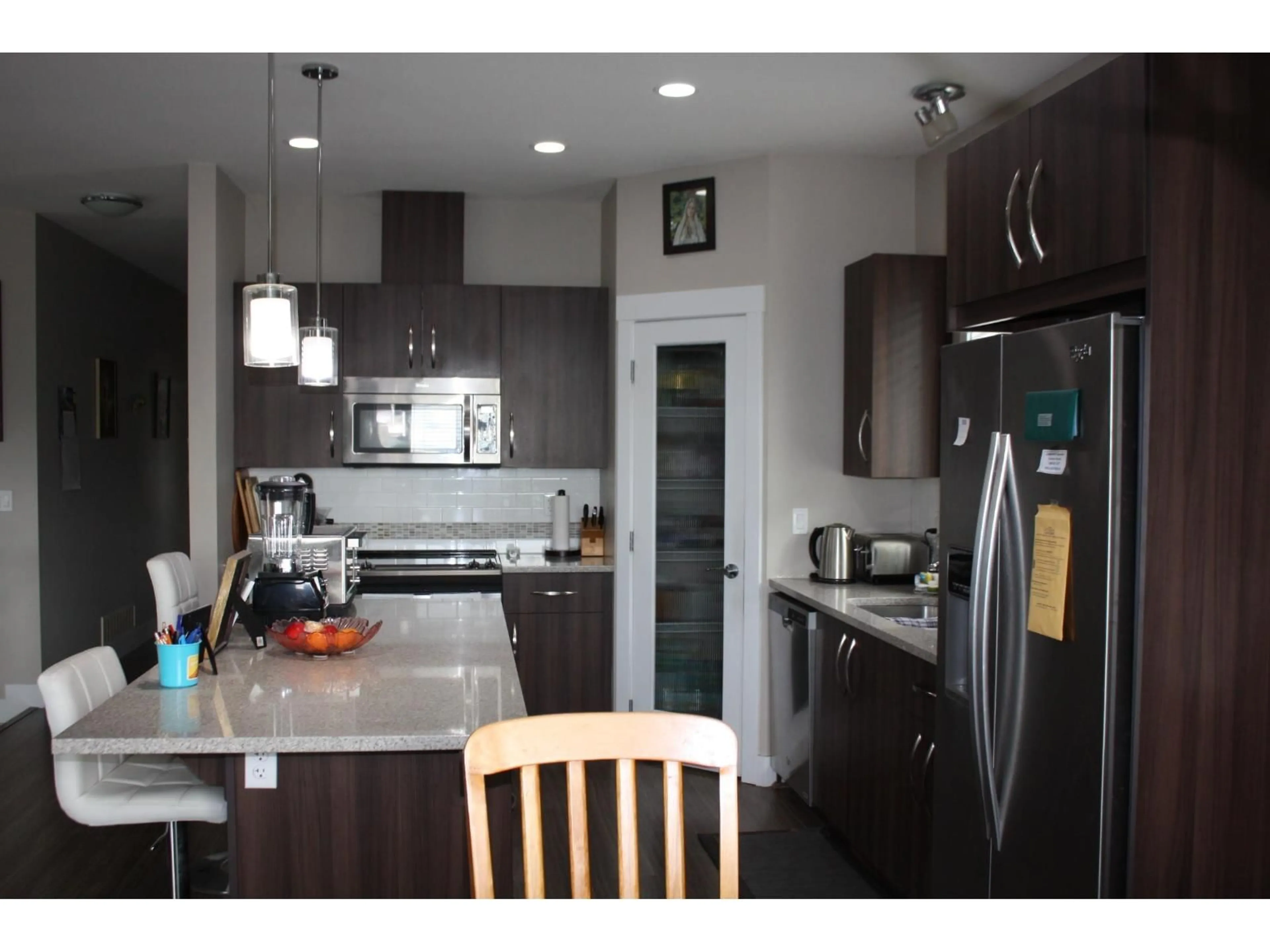 Contemporary kitchen, unknown for 9239 MCNAUGHT ROAD, Chilliwack British Columbia V2P6E7