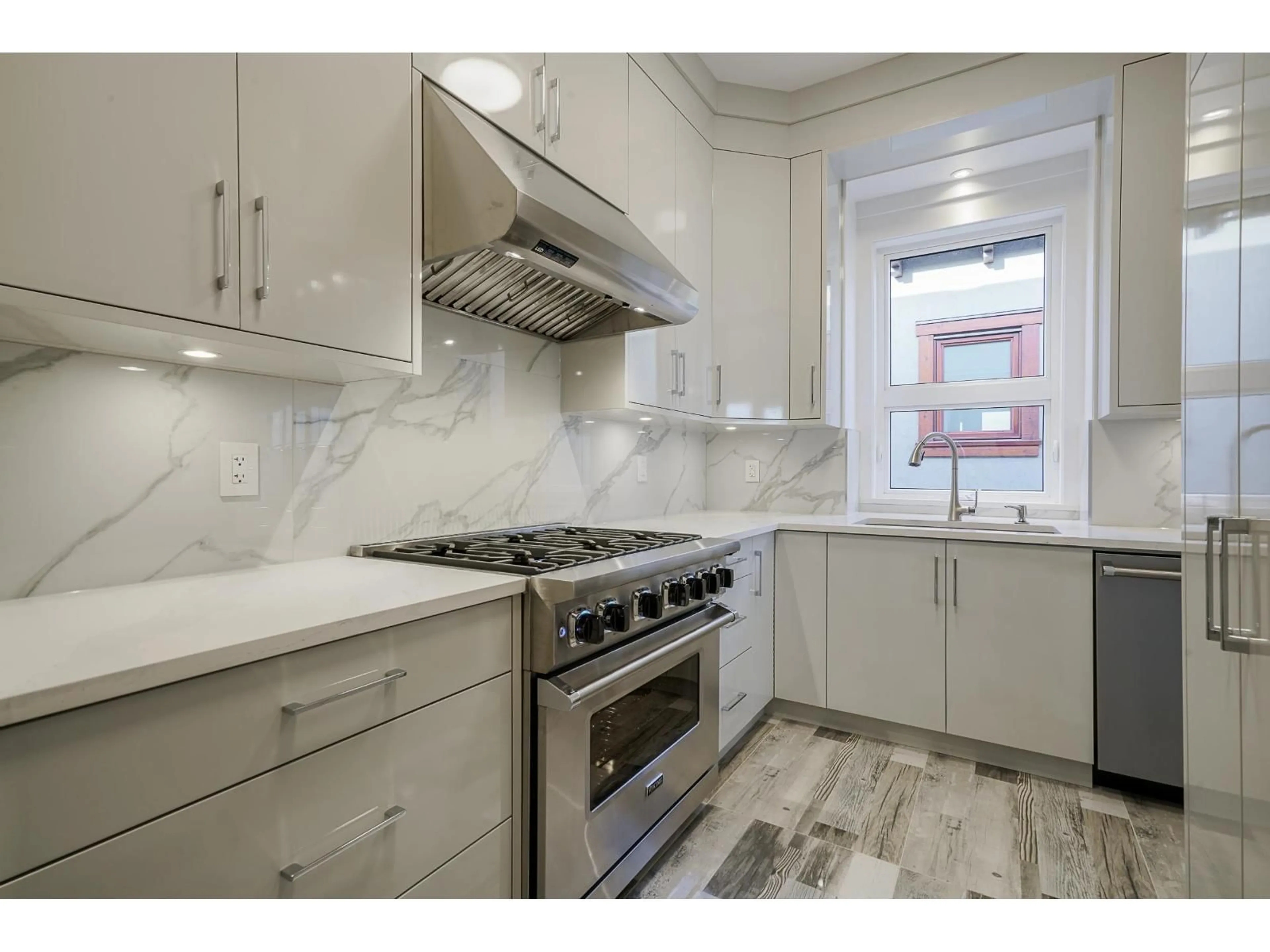Unknown for 15729 CLIFF AVENUE, White Rock British Columbia V4B1W3