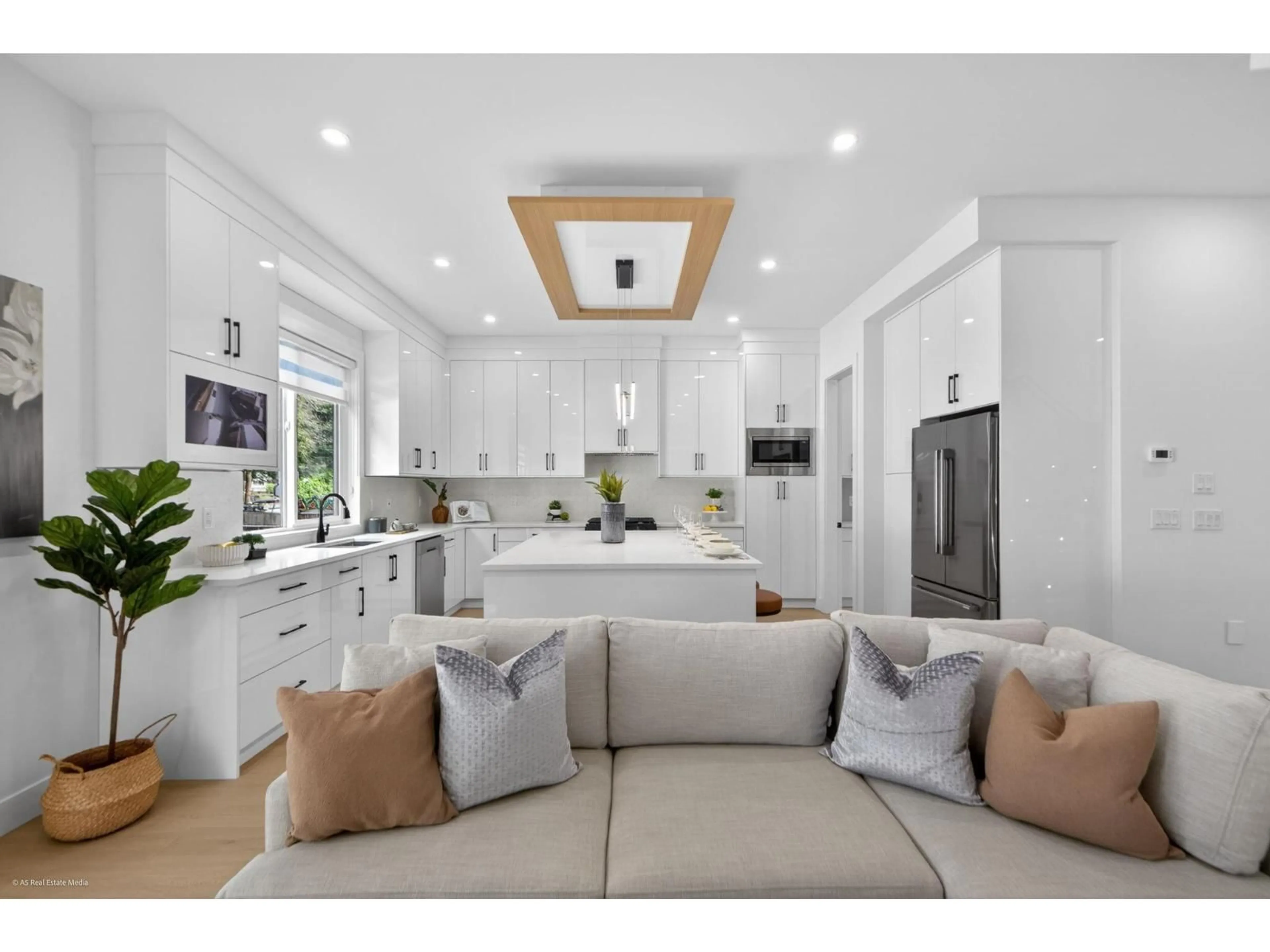 Open concept kitchen, ceramic/tile floor for 7083 115 STREET, Delta British Columbia V4E1X7