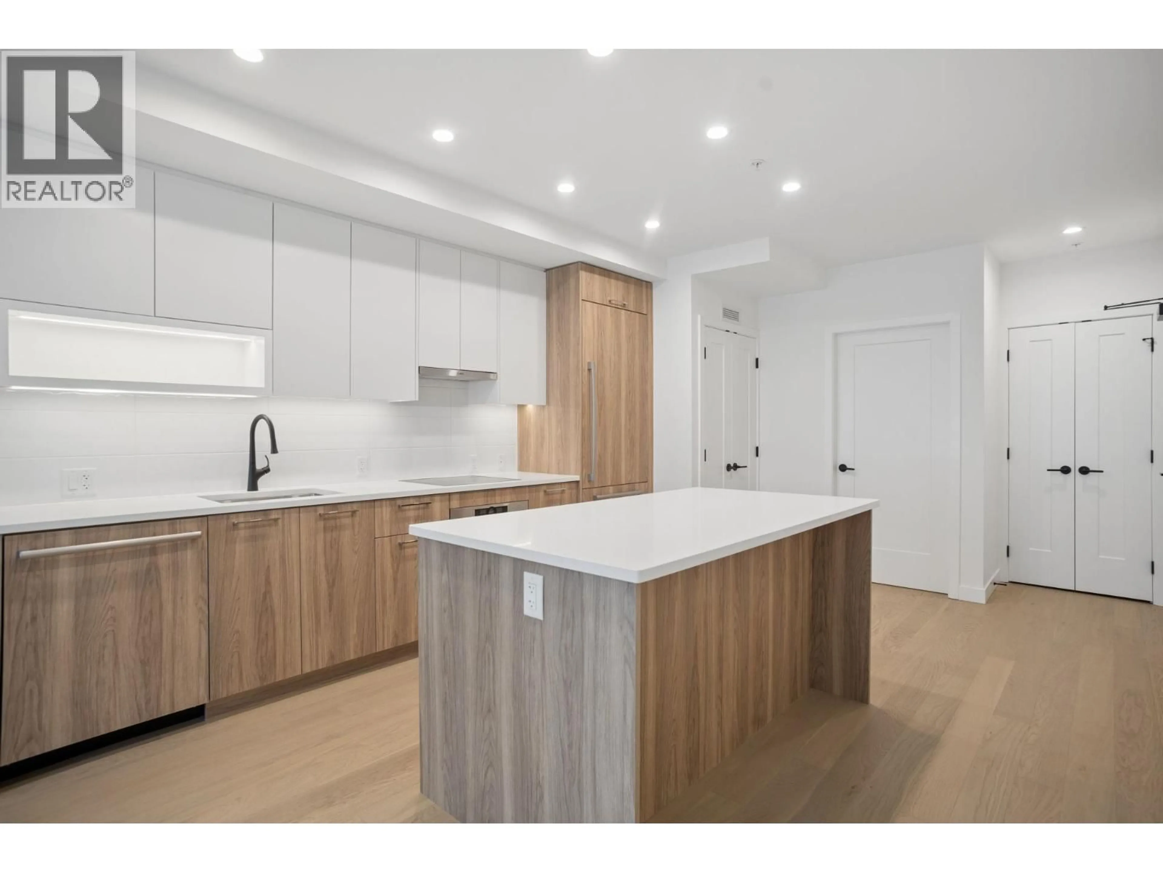 Open concept kitchen, unknown for 304 - 8398 OAK STREET, Vancouver British Columbia V6P0L9