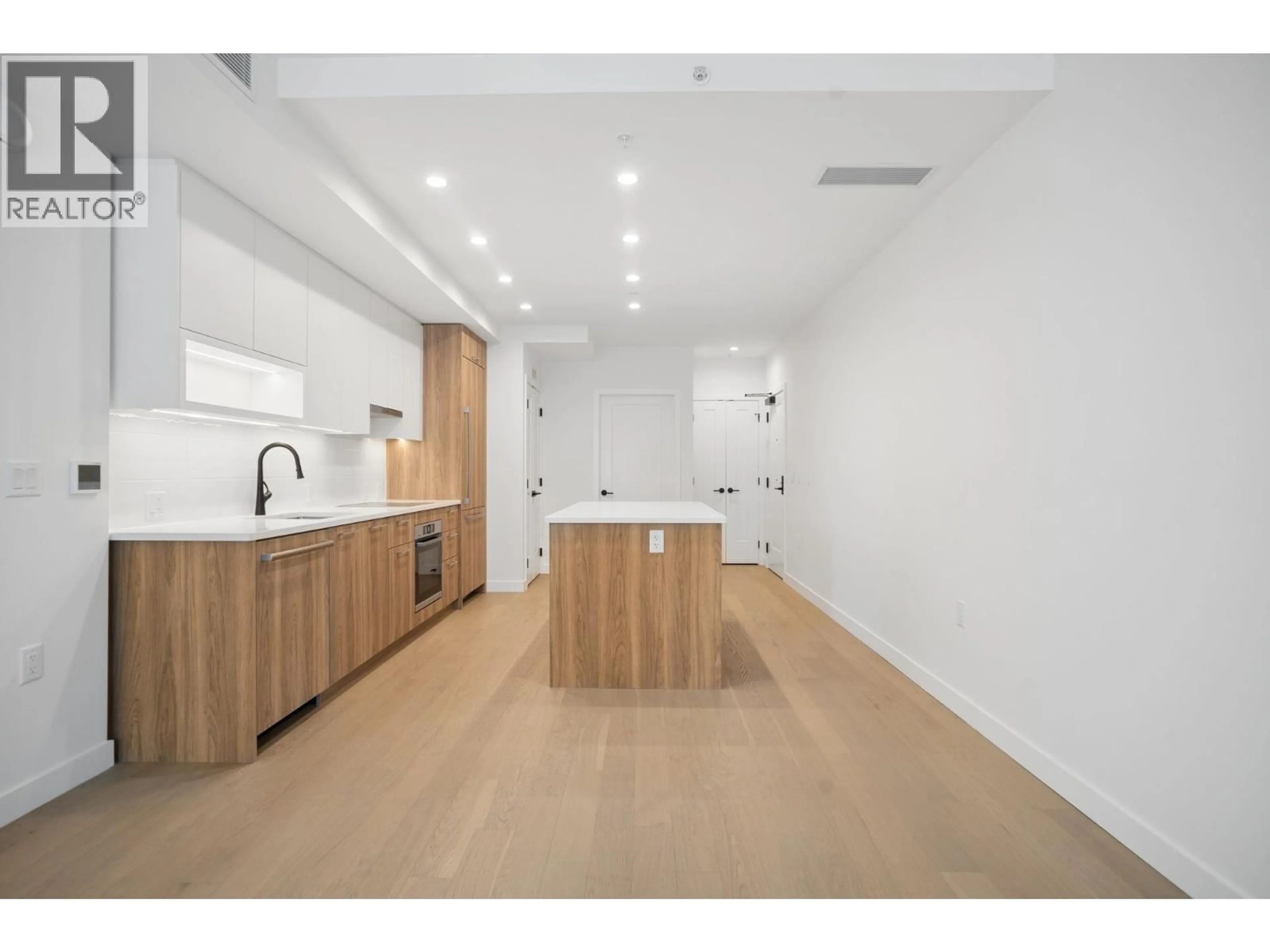 Unknown for 304 - 8398 OAK STREET, Vancouver British Columbia V6P0L9