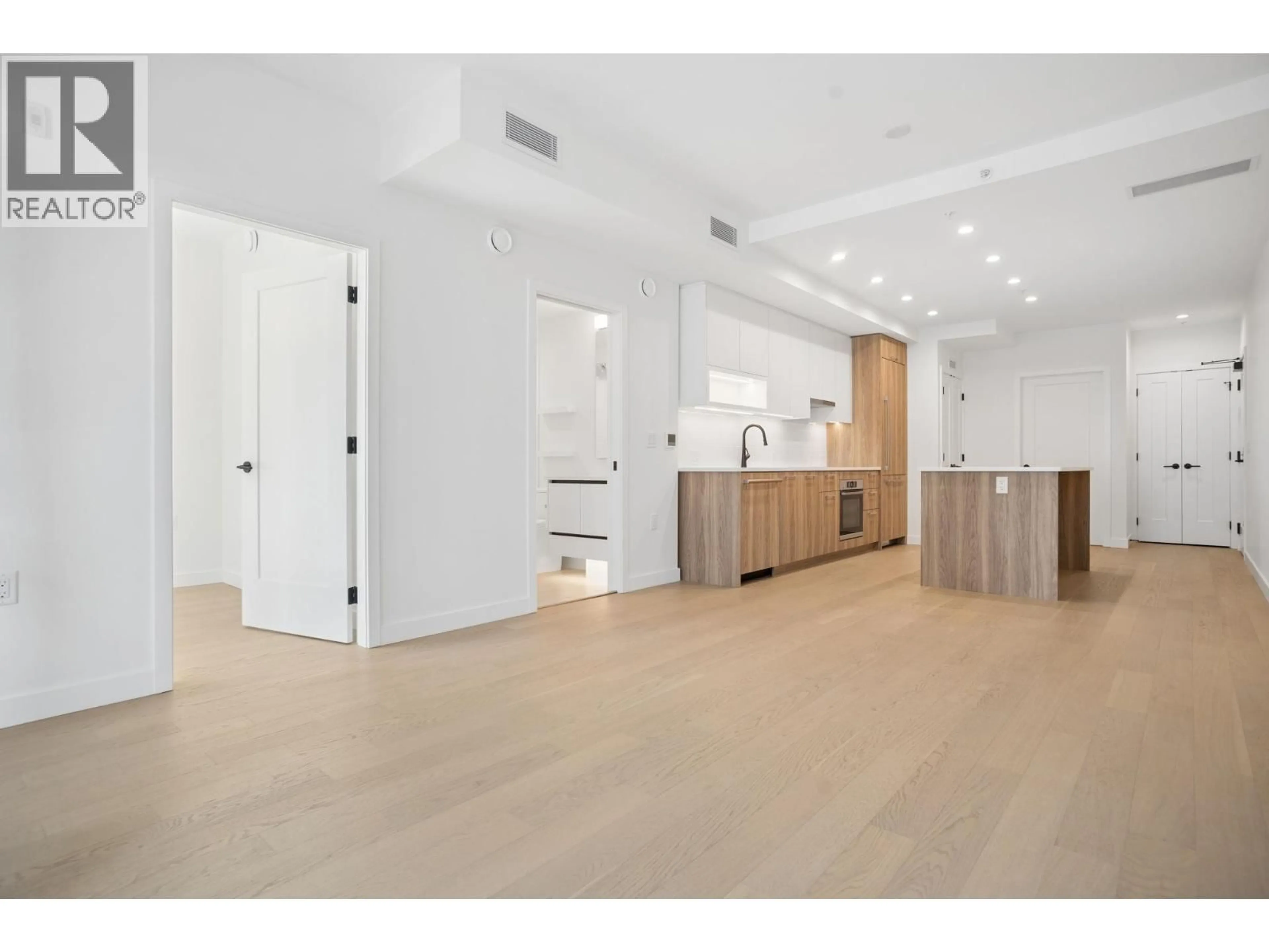 Unknown for 304 - 8398 OAK STREET, Vancouver British Columbia V6P0L9