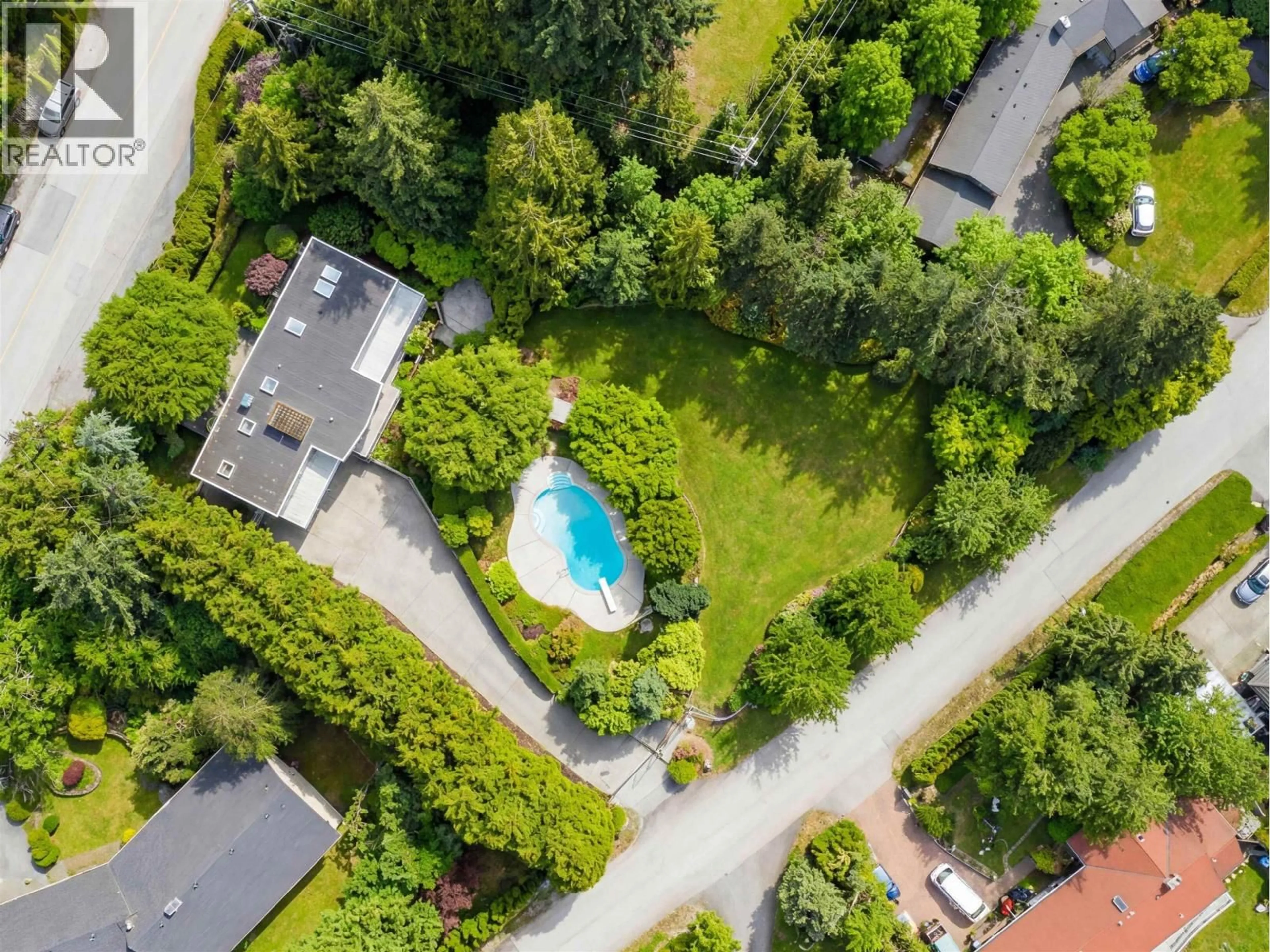 A pic from outside/outdoor area/front of a property/back of a property/a pic from drone, unknown for 680 ST. ANDREWS ROAD, West Vancouver British Columbia V7S1V6
