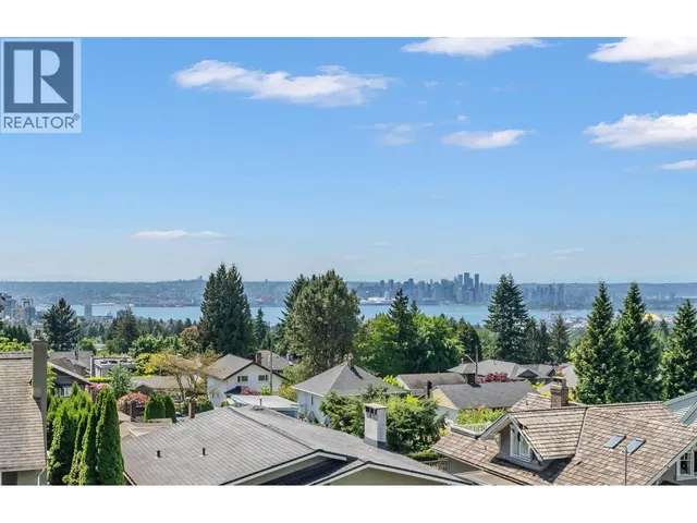 111 SANDRINGHAM CRESCENT, North Vancouver 3