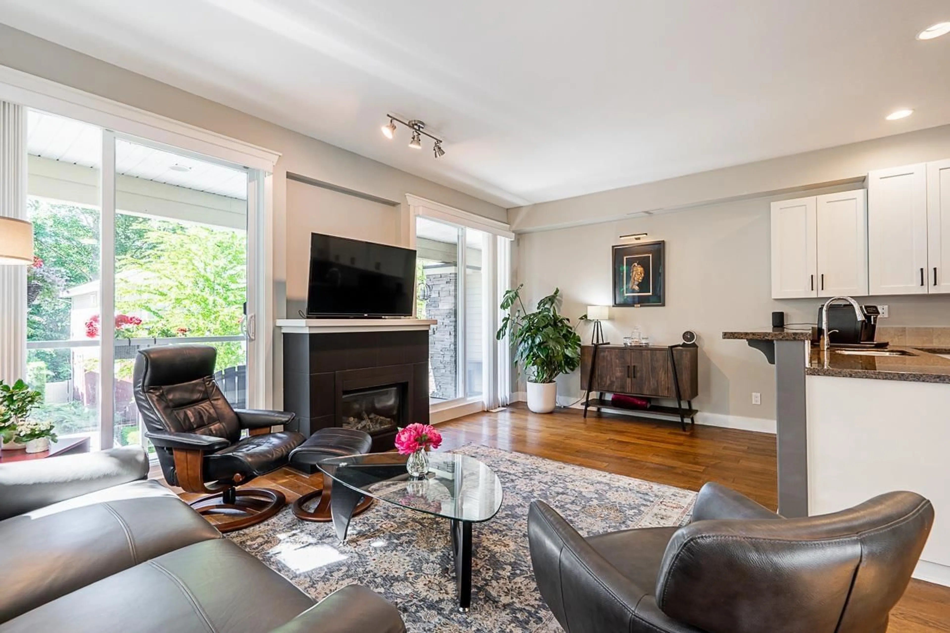 Living room with furniture, unknown for 42 - 15454 32 STREET, Surrey British Columbia V3Z2J8