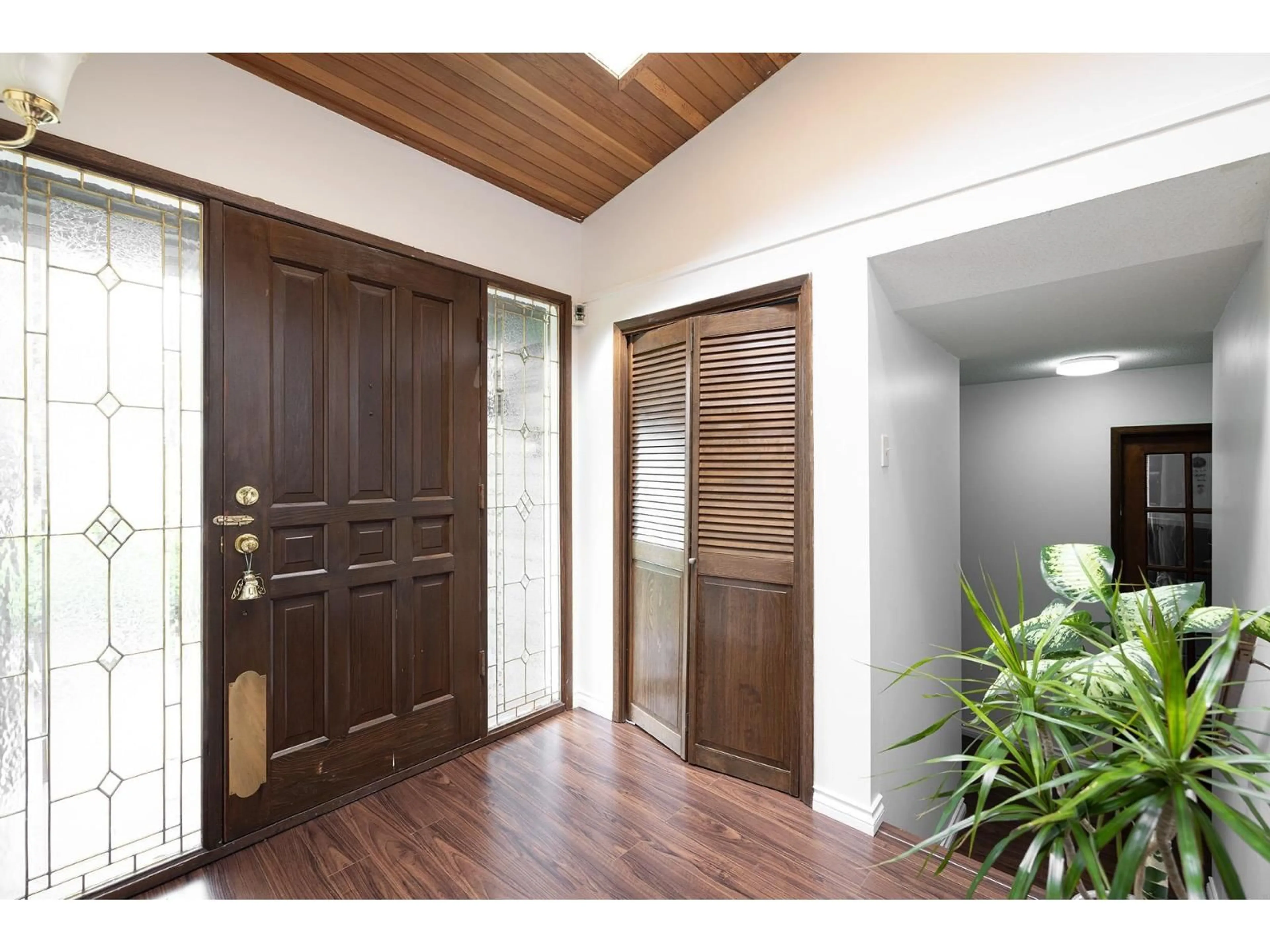 Indoor entryway for 11612 SUMMIT CRESCENT, Delta British Columbia V4E2Z4