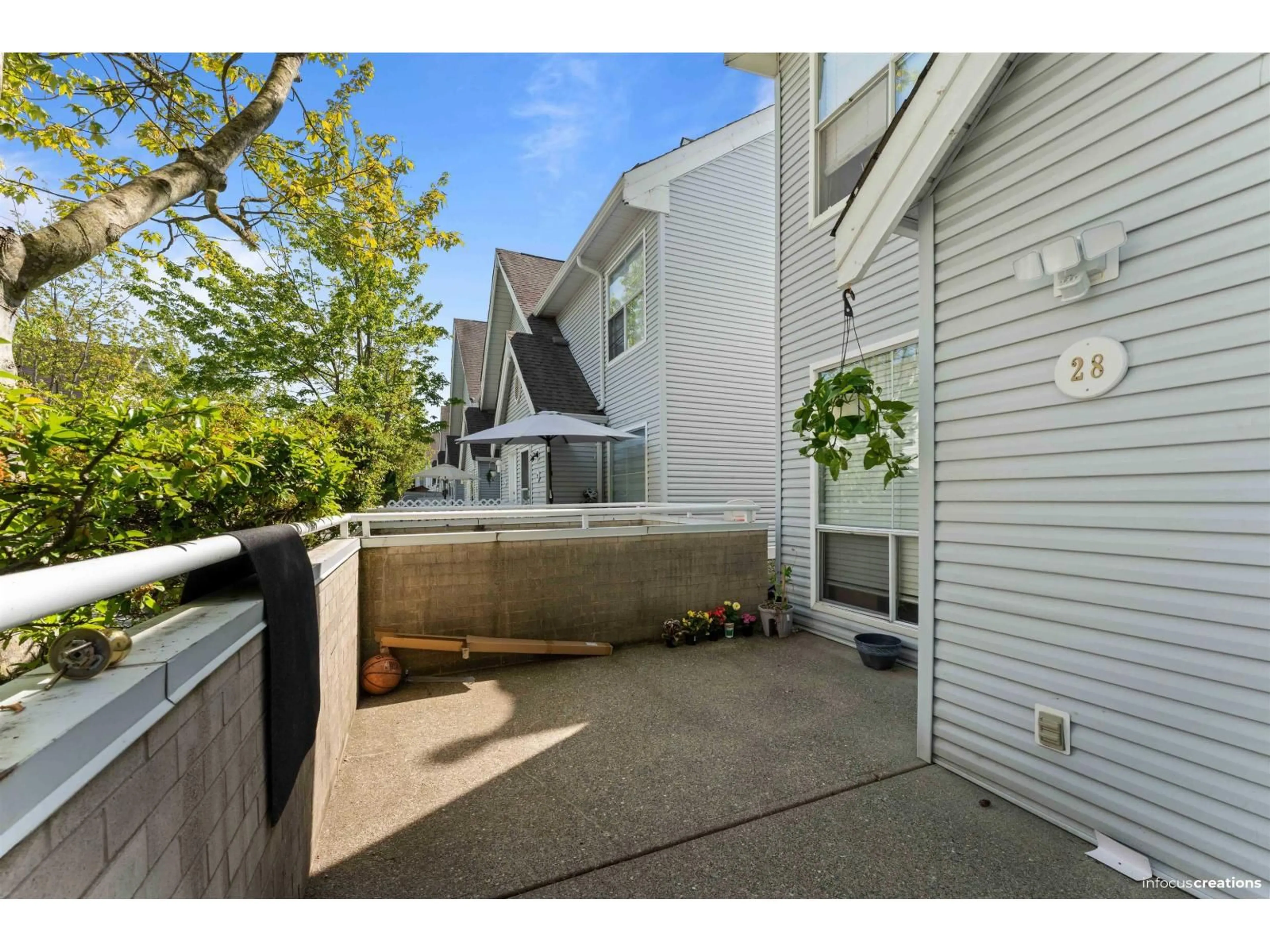 Patio, street for 28 - 13713 72A AVENUE, Surrey British Columbia V3W1K2