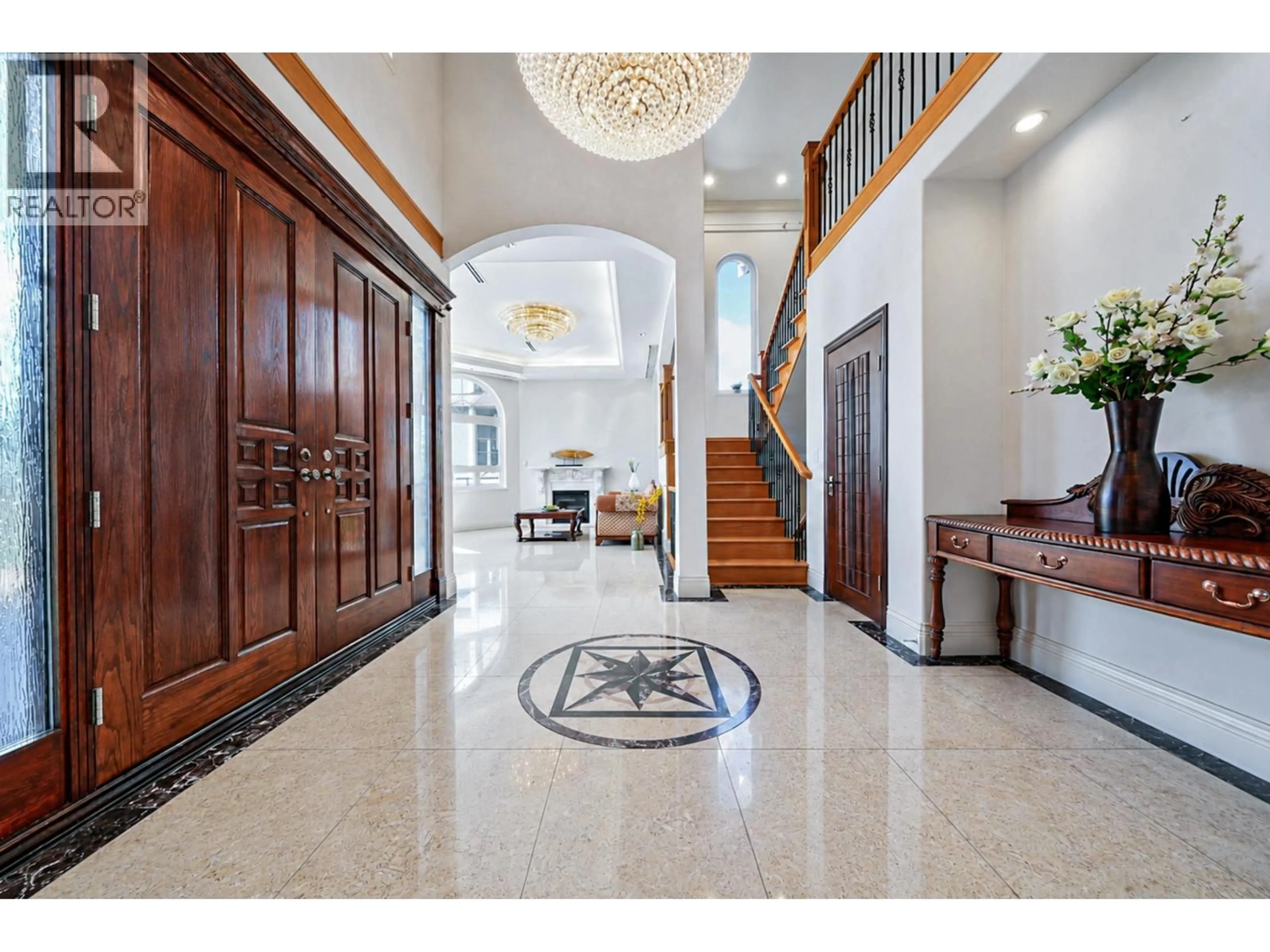 Indoor foyer for 7353 UNION STREET, Burnaby British Columbia V5A1J1