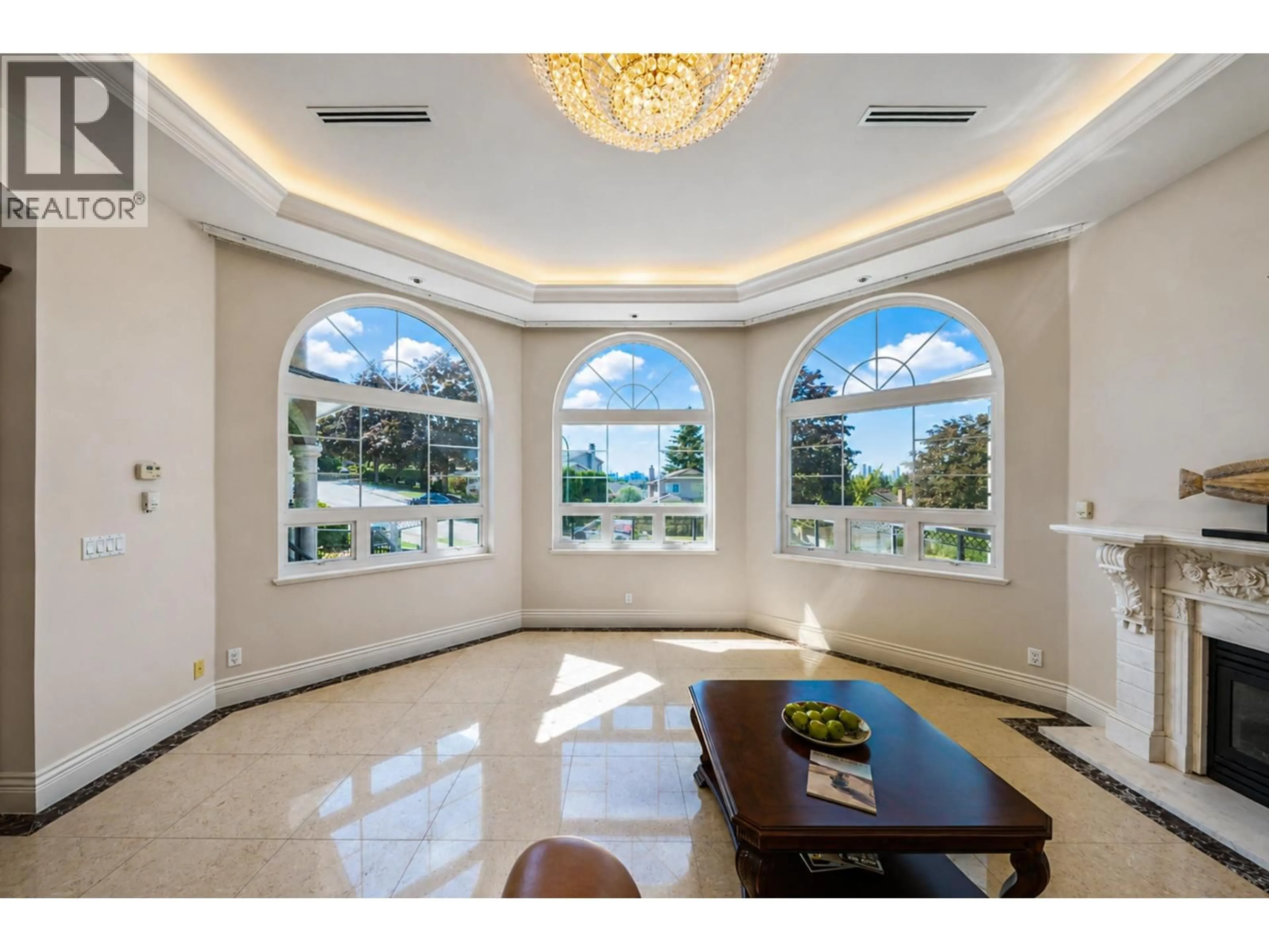Indoor foyer for 7353 UNION STREET, Burnaby British Columbia V5A1J1
