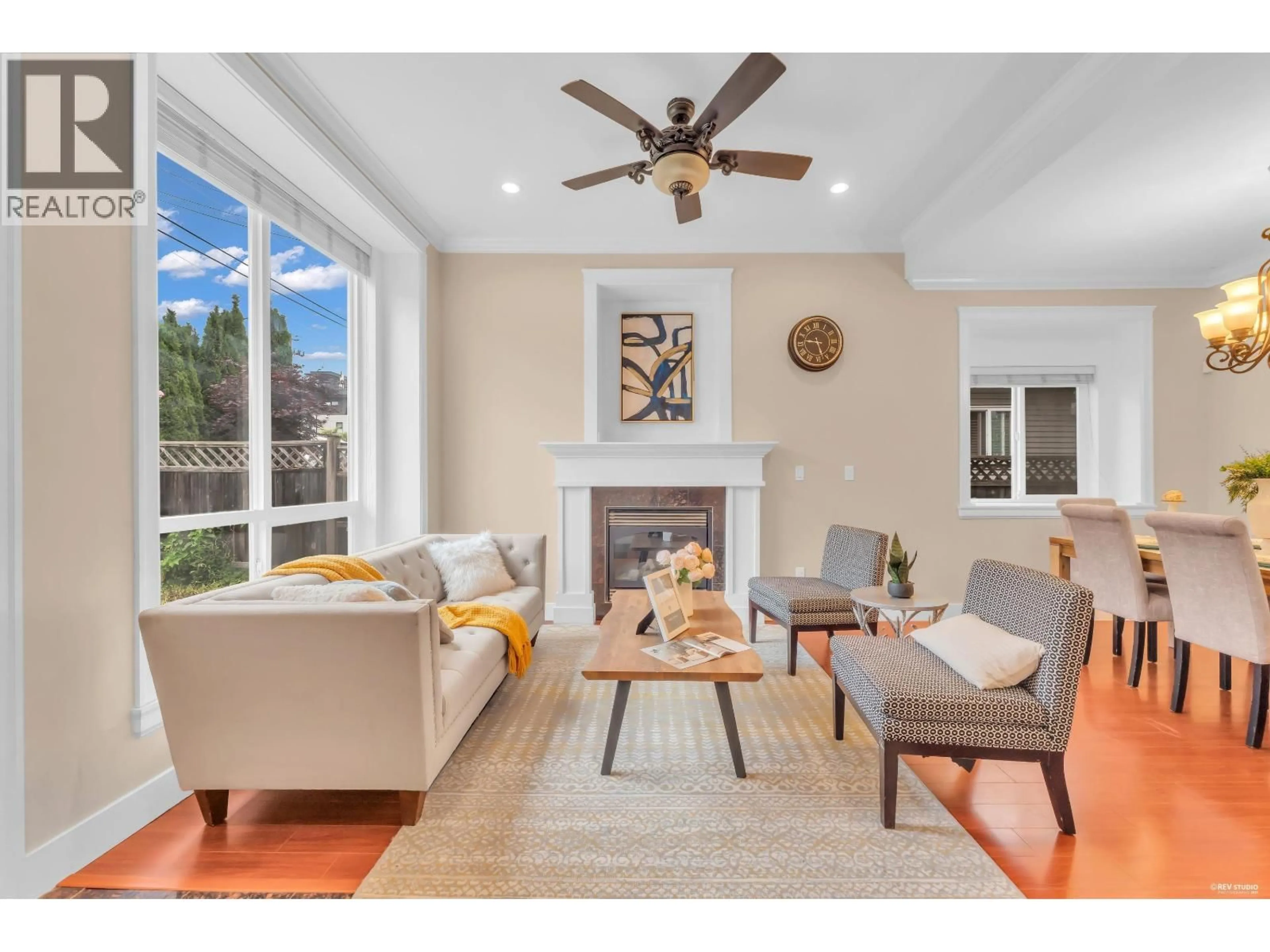 Living room with furniture, unknown for 5880 IRMIN STREET, Burnaby British Columbia V5J1Y9
