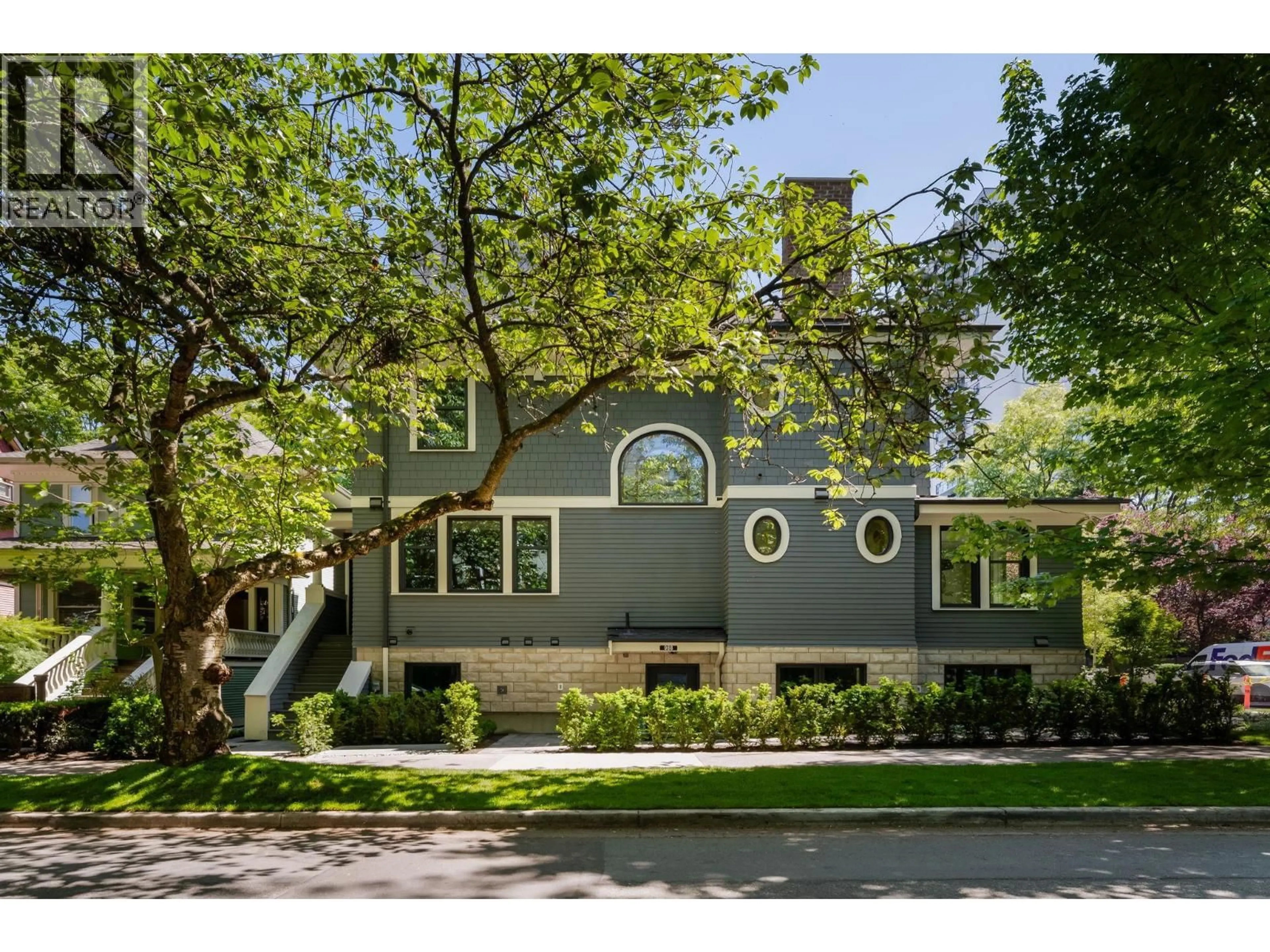 Home with vinyl exterior material, street for 980 BIDWELL STREET, Vancouver British Columbia V6G1M3