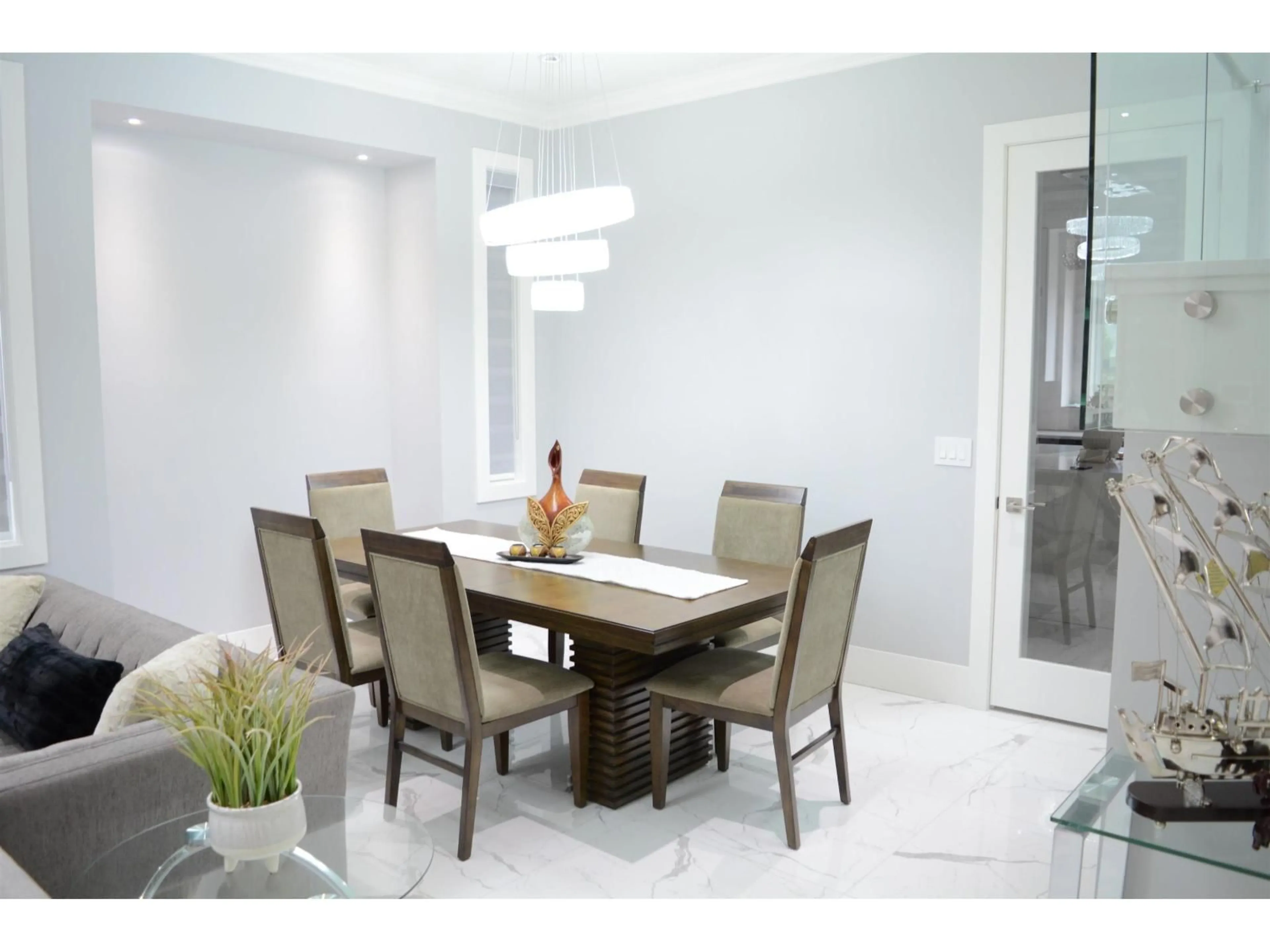 Dining room, ceramic/tile floor for 14548 110A AVENUE, Surrey British Columbia V3R2B5