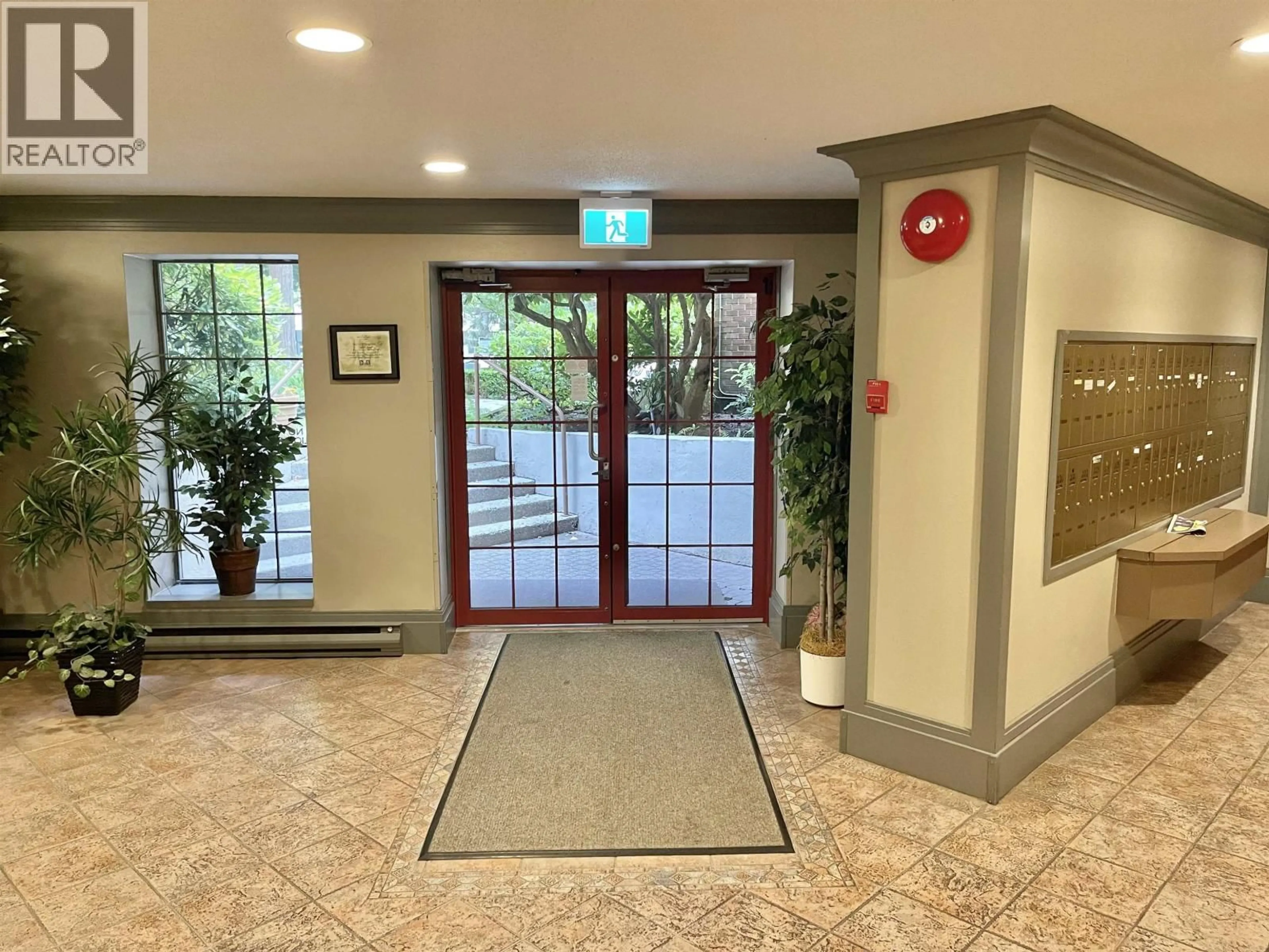 Indoor foyer for 322 - 7531 MINORU BOULEVARD, Richmond British Columbia V6Y1Z3
