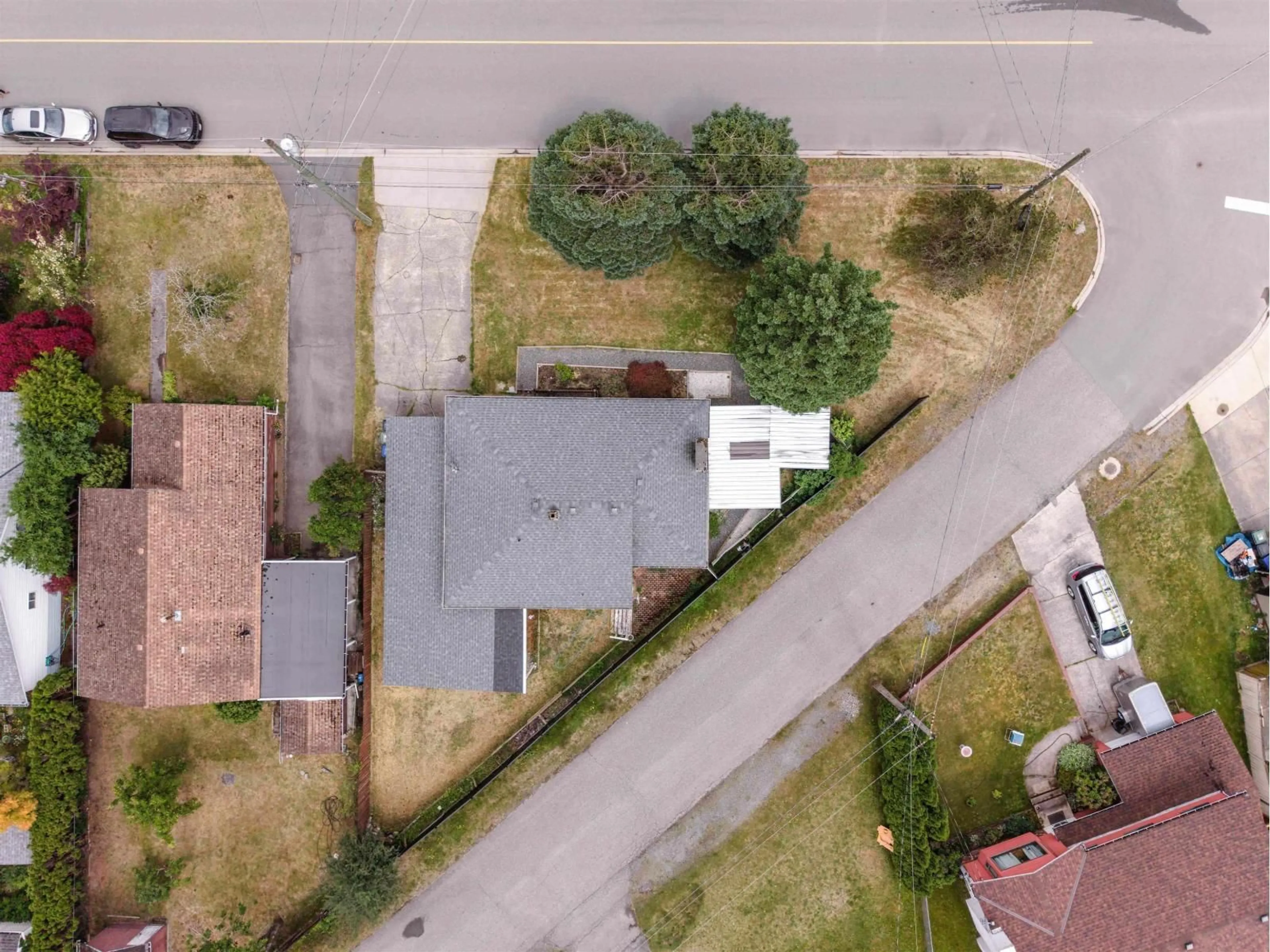 A pic from outside/outdoor area/front of a property/back of a property/a pic from drone, street for 776 7TH AVENUE, Hope British Columbia V0X1L4