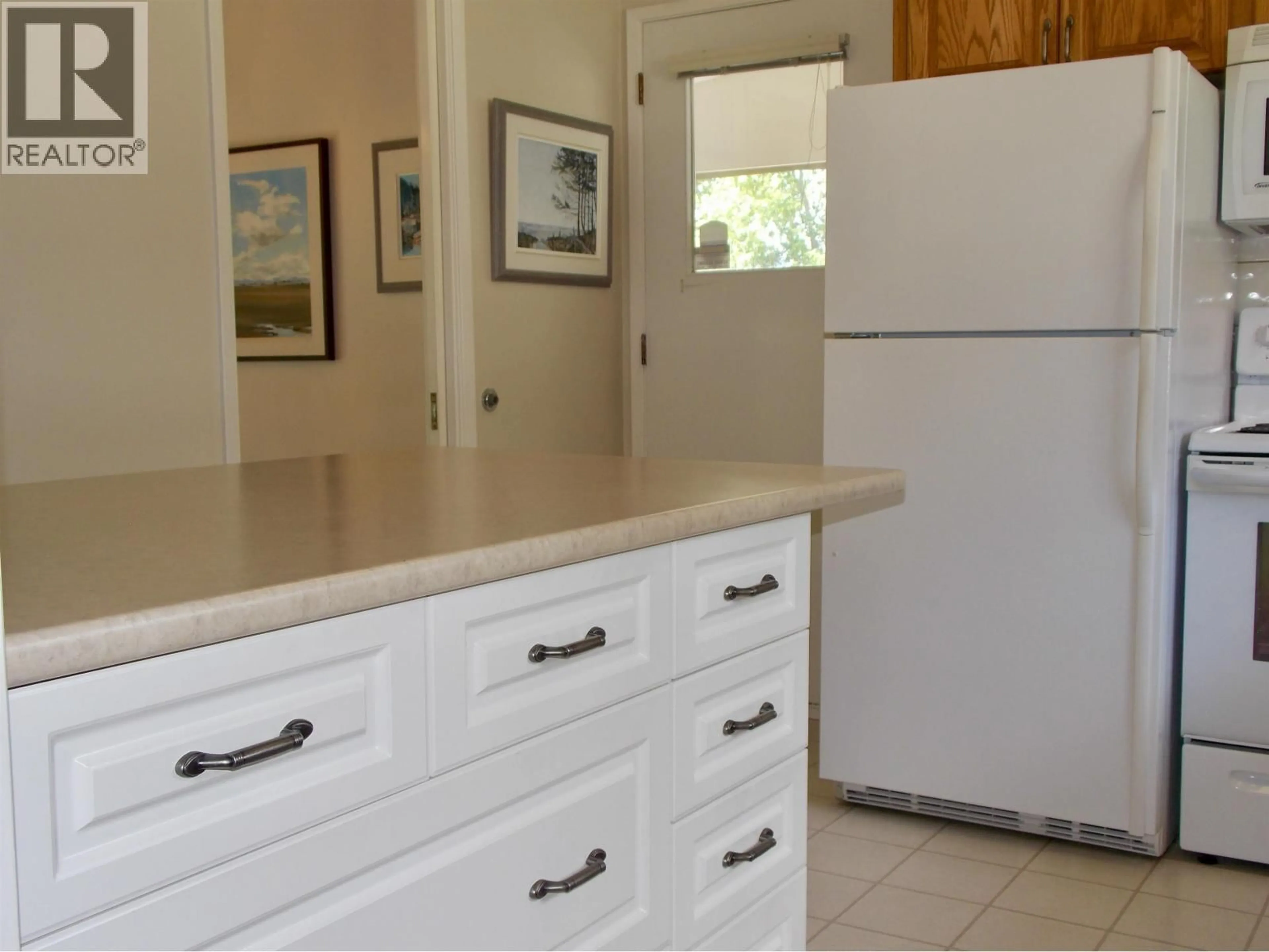 Standard kitchen, ceramic/tile floor for 611 GIBBON STREET, Williams Lake British Columbia V2G1V6