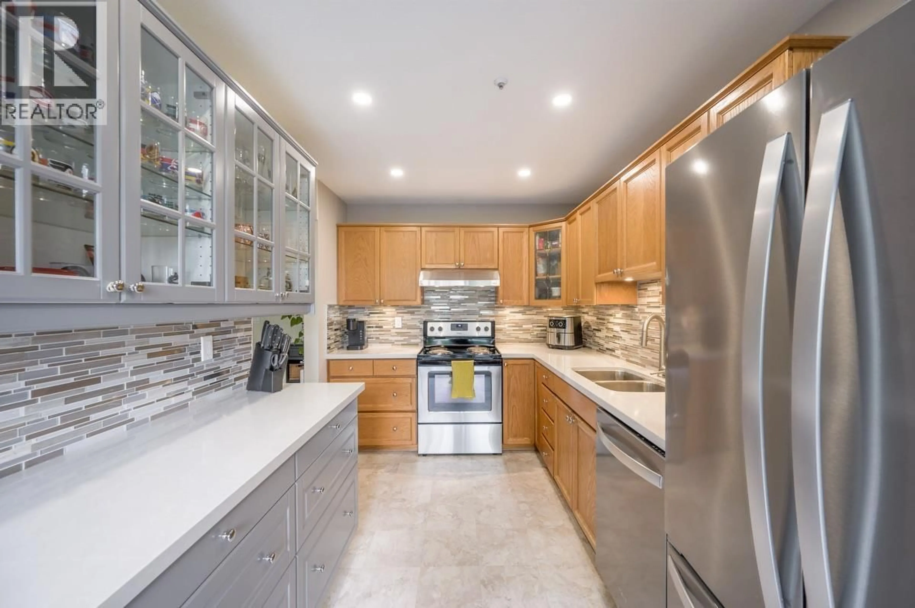 Contemporary kitchen, ceramic/tile floor for 309 - 48 RICHMOND STREET, New Westminster British Columbia V3L5P4