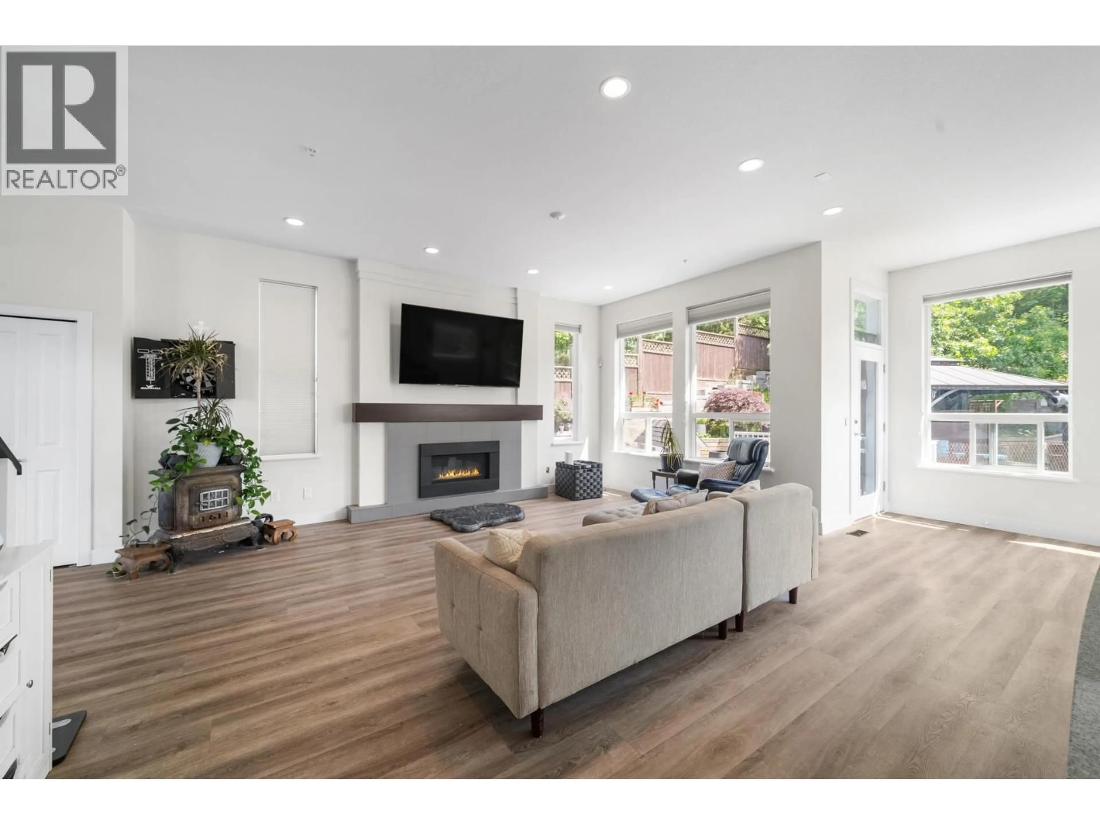 Living room with furniture, wood/laminate floor for 10433 248 STREET, Maple Ridge British Columbia V2W0H8